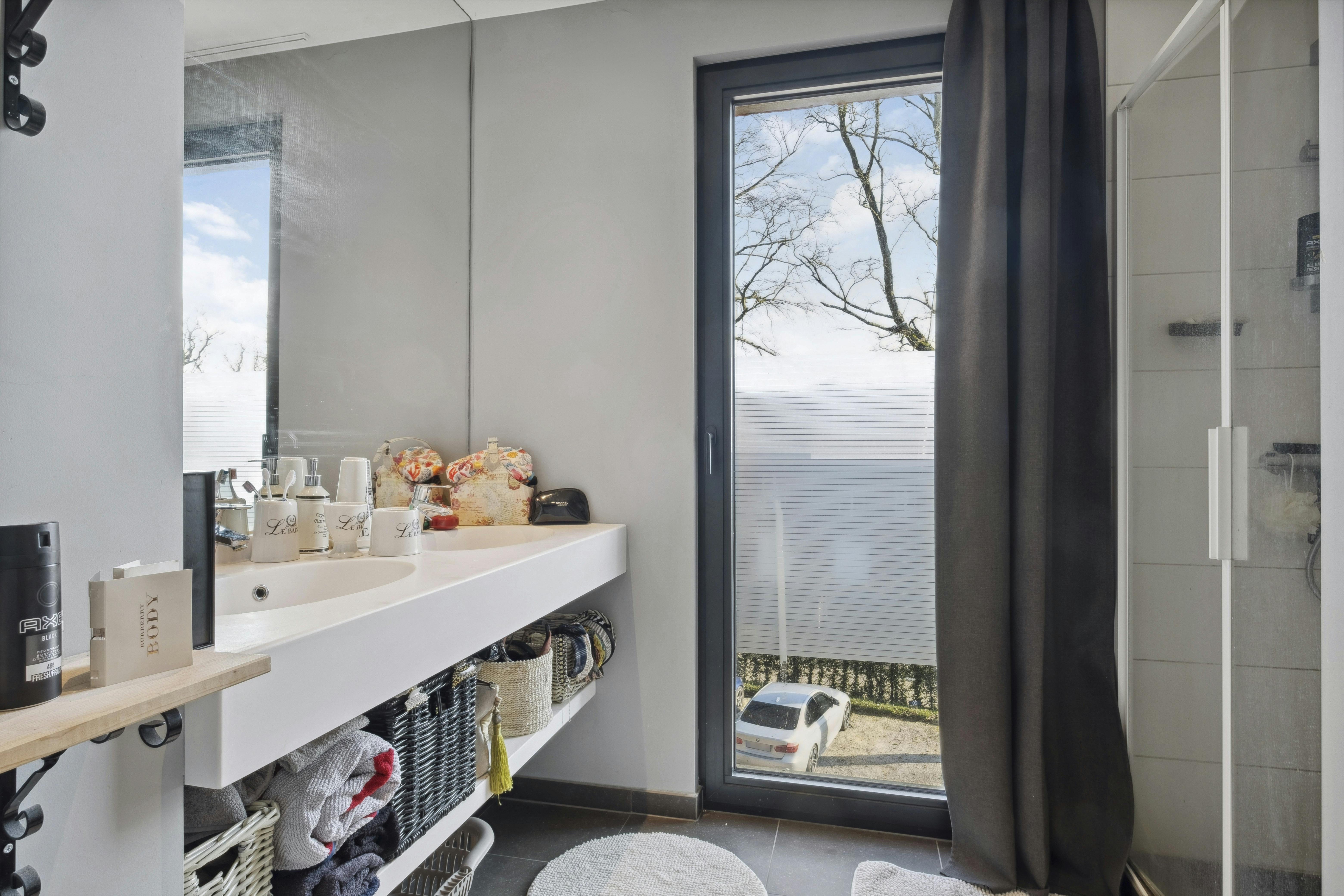 Stijlvol appartement met 2 slaapkamers en 2 autostaanplaatsen foto 8