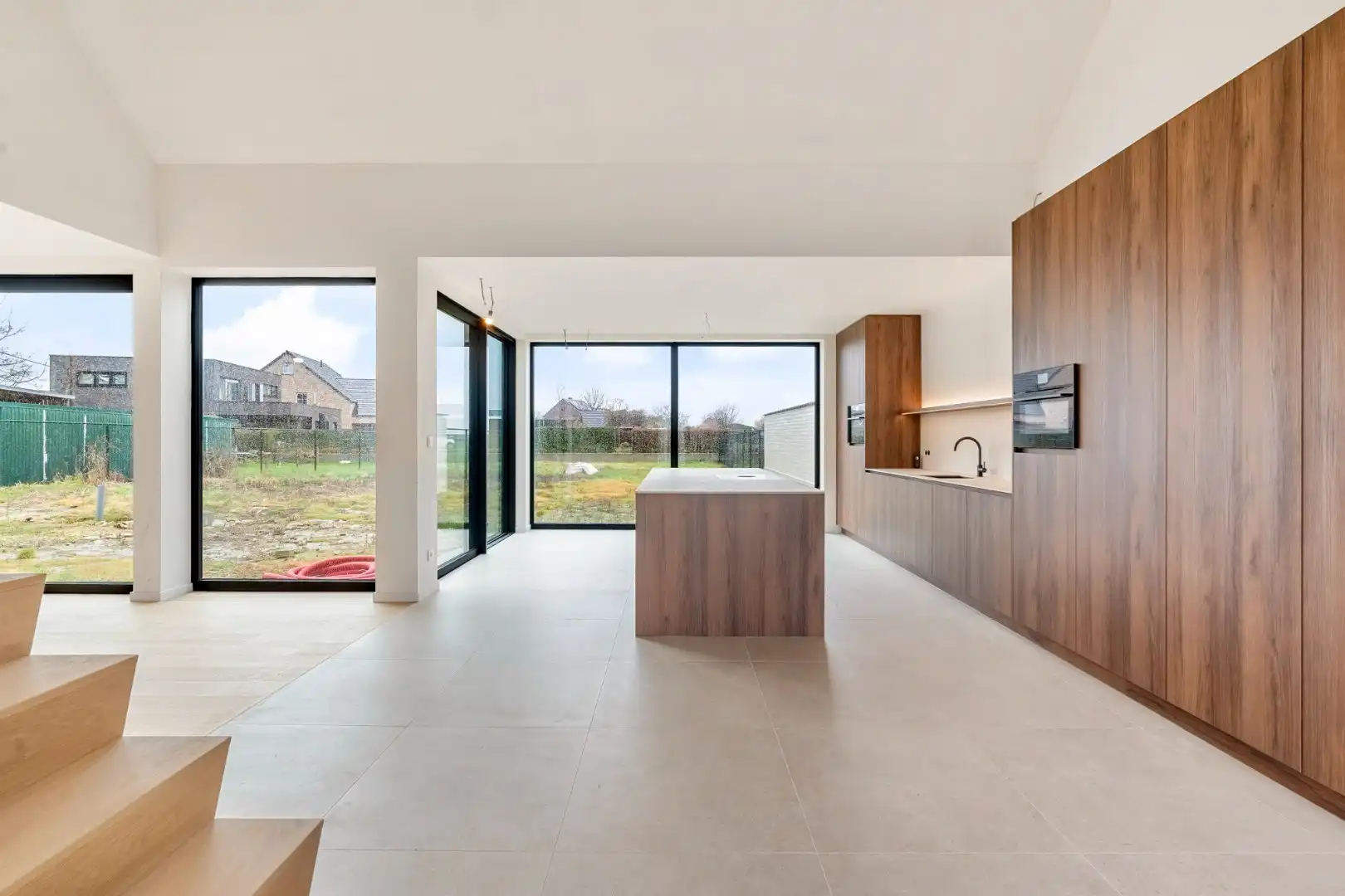 Exclusieve, volledig afgewerkte halfvrijstaande woning na transformatie van bestaande hoeve naar 2 BEN-woningen!  foto 6