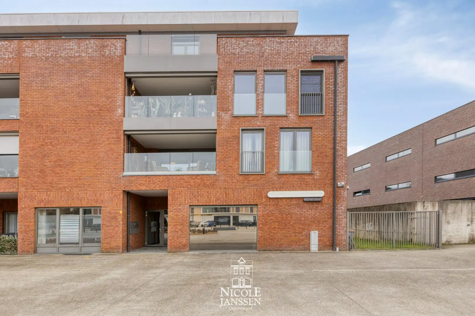 Gelijkvloers instapklaar handelspand foto 2