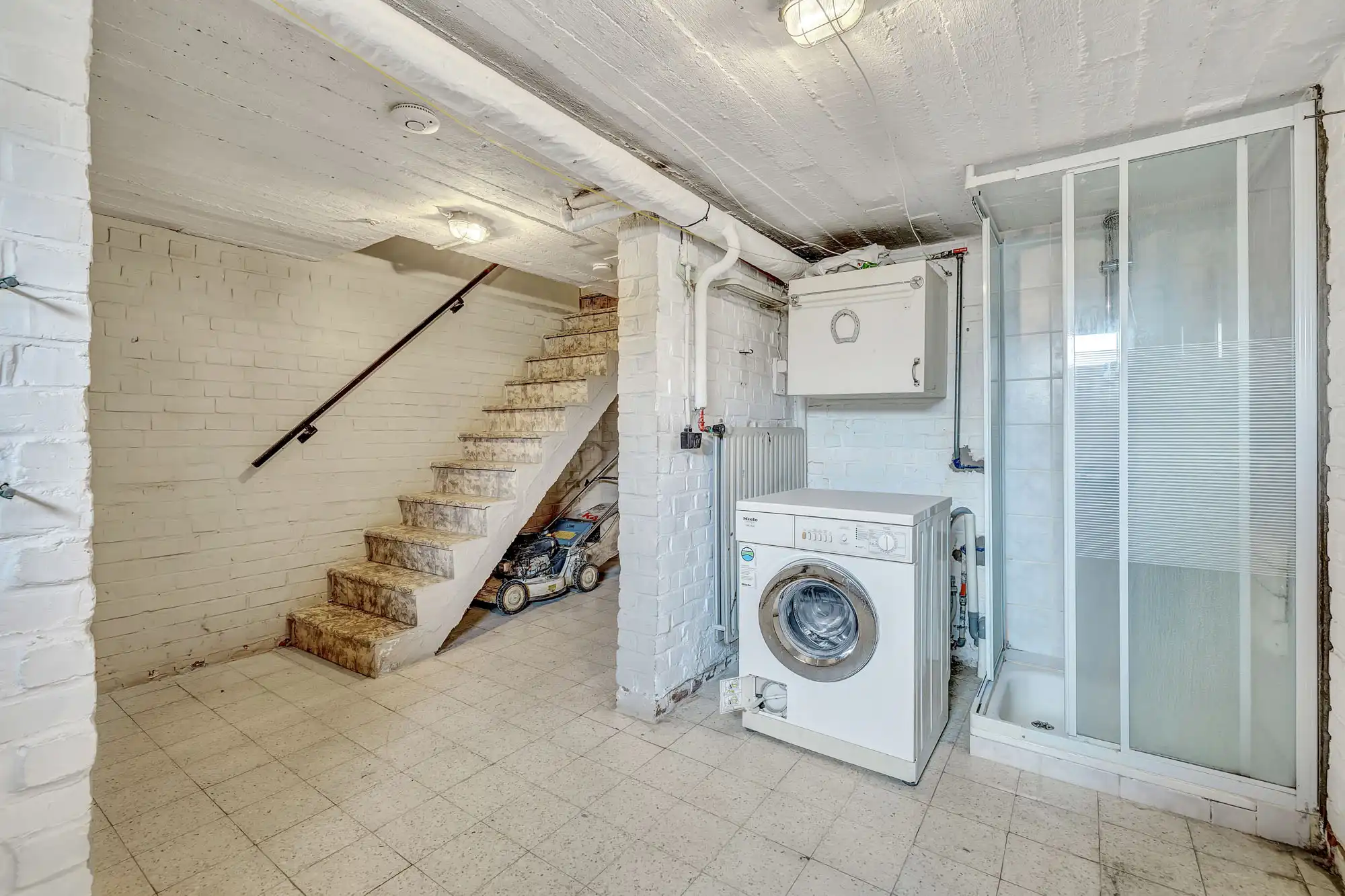 Goed onderhouden woning met garage en tuin foto 19