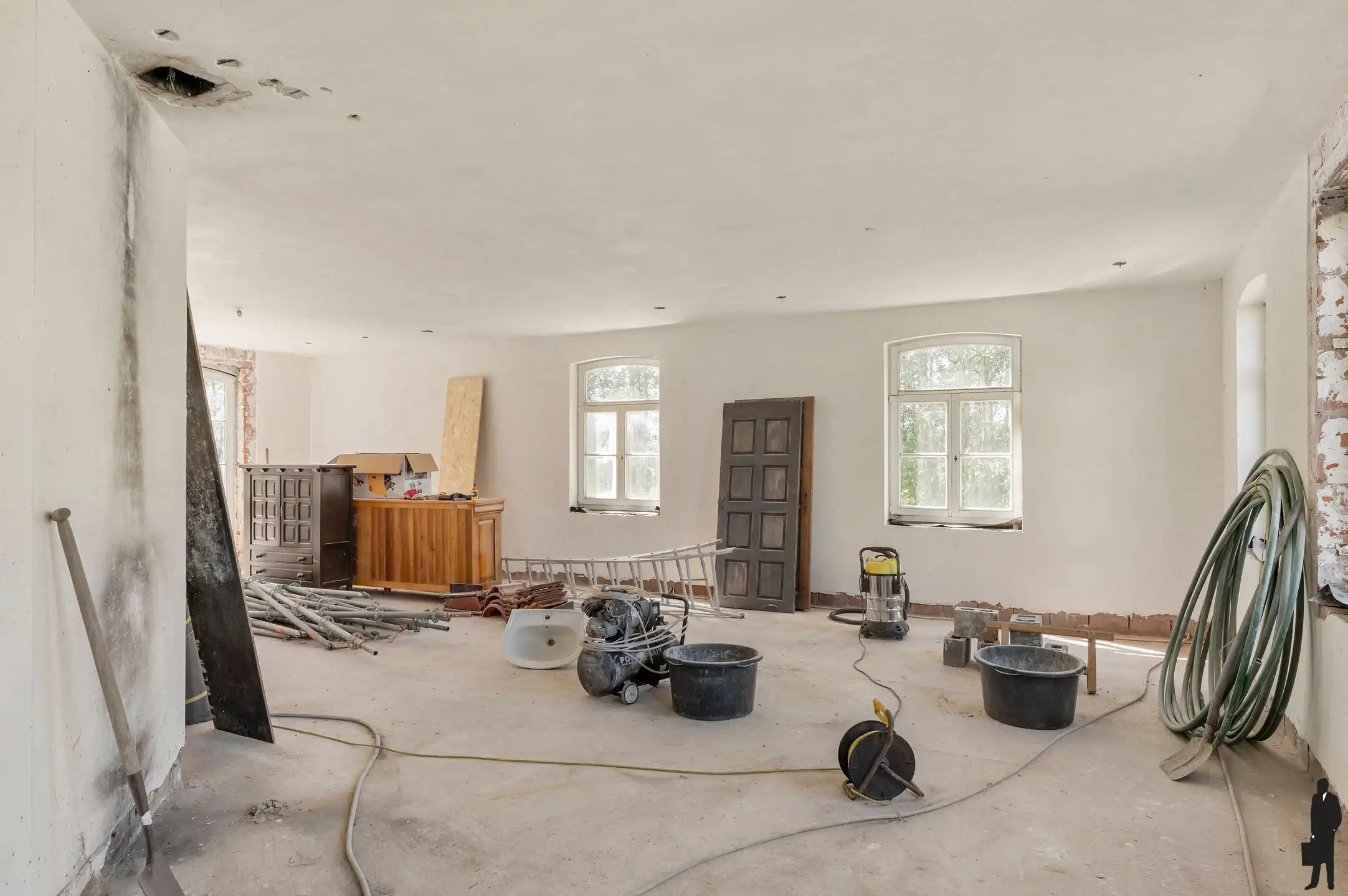 Authentieke hoeve in renovatie op een uitzonderlijk ruim perceel, rustig en landelijk gelegen met een uitstekende zuidelijke oriëntatie. foto 4