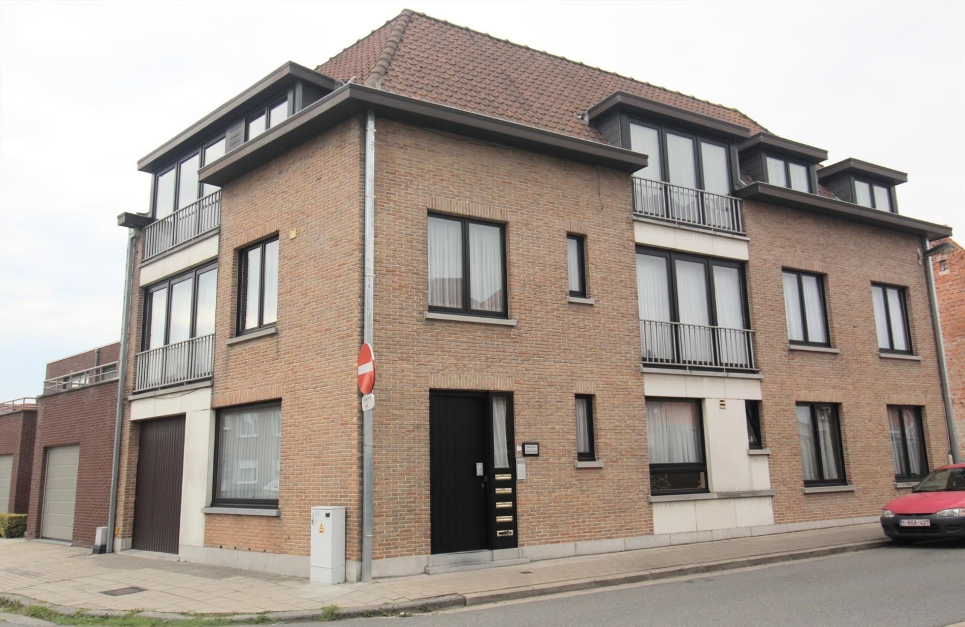 APPARTEMENT MET 2 SLAAPKAMERS, TERRAS EN GARAGEBOX VLAKBIJ CENTRUM foto 13