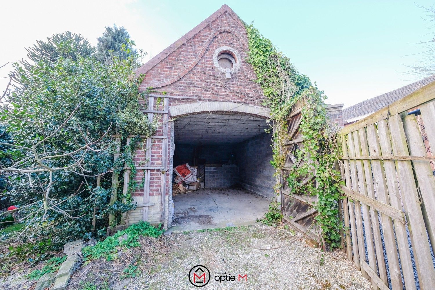 Ruim en authentiek kantoorgebouw op toplocatie in Bilzen foto 4