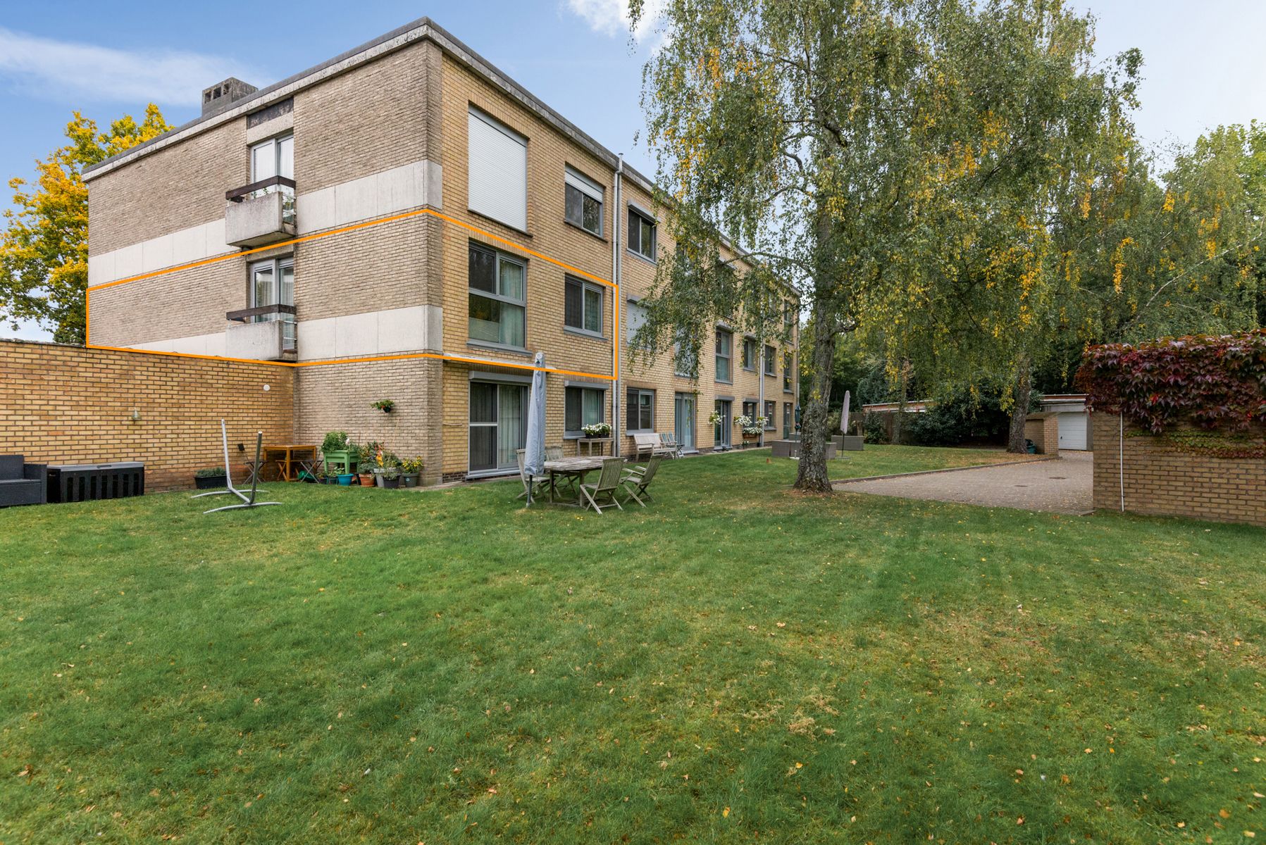 Rust, ruimte en karakter in Mortsel: groot app & garagebox foto 18