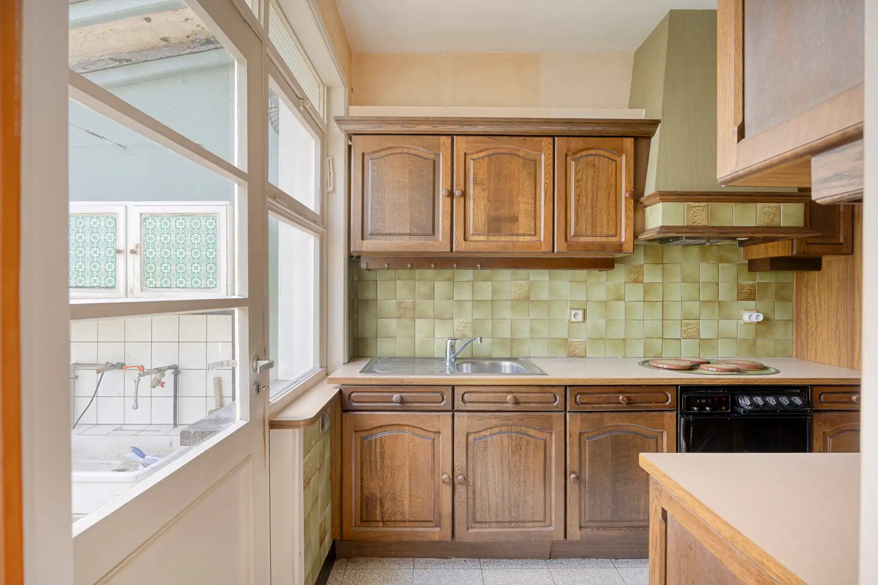 Goed gelegen woning met 3 slaapkamers, garage en tuin foto 10
