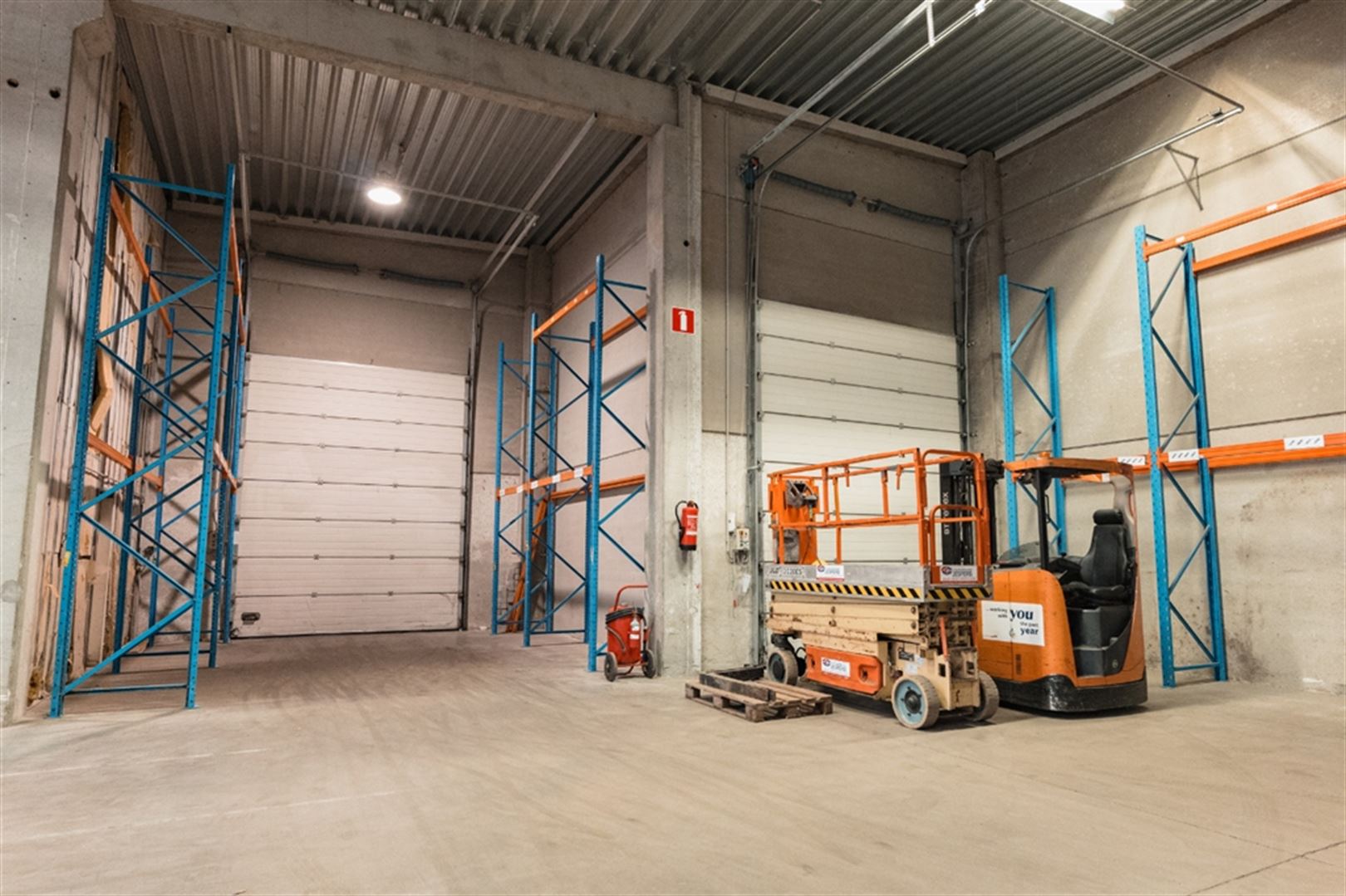 Polyvalent bedrijfsgebouw foto 49