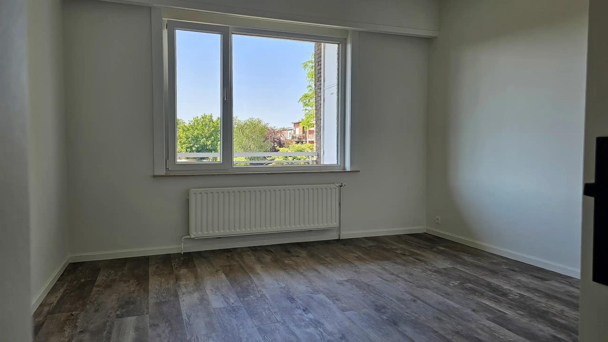 Volledig vernieuwd 2 slaapkamer-appartement te huur foto 10