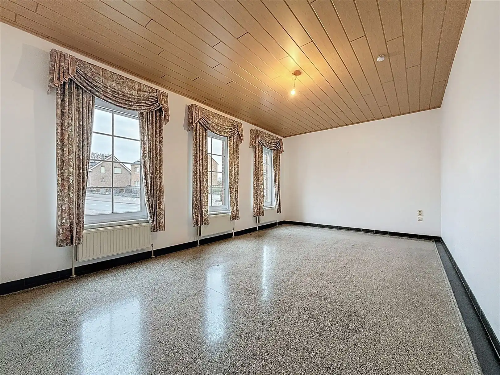 Ruime woning met 4 slpks en verhuurde studio + tuin foto 42