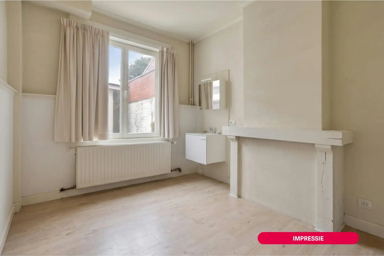 Hoofdfoto van de publicatie: Karaktervol huis te renoveren in Brugge nabij het station