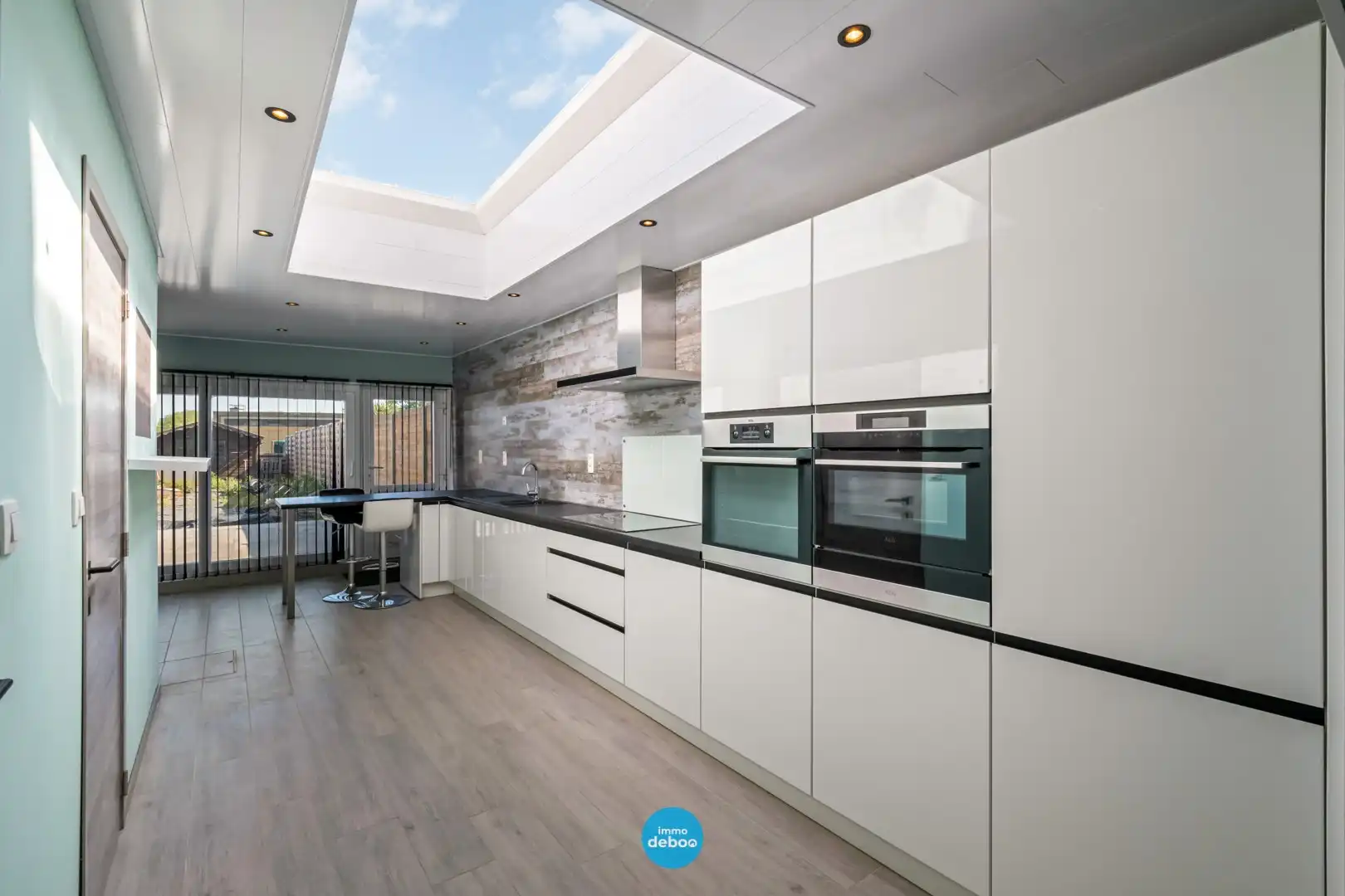 Instapklare gezinswoning met 4 slaapkamers foto {{pictureIndex}}