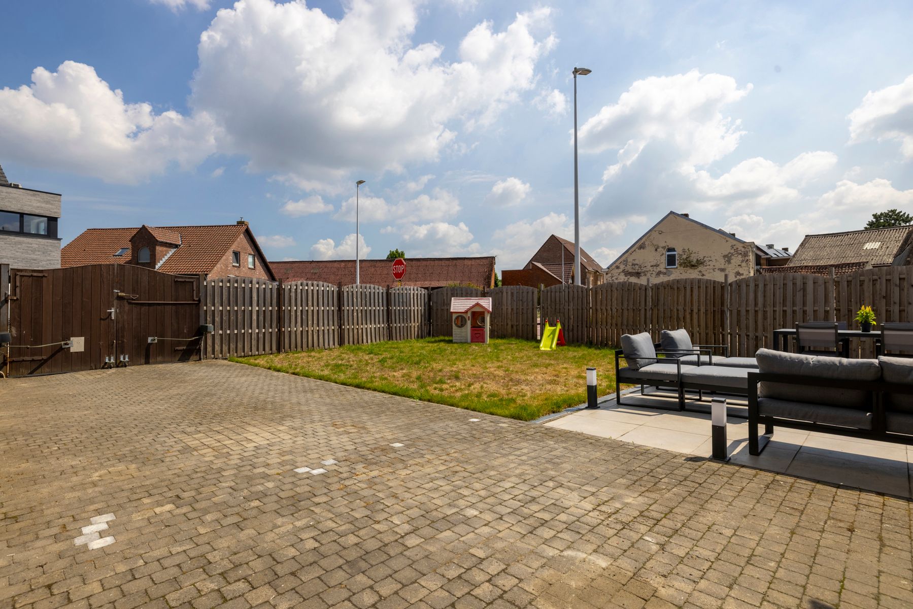 Woning met 2 slaapkamers, bureau en garage te koop! foto 21