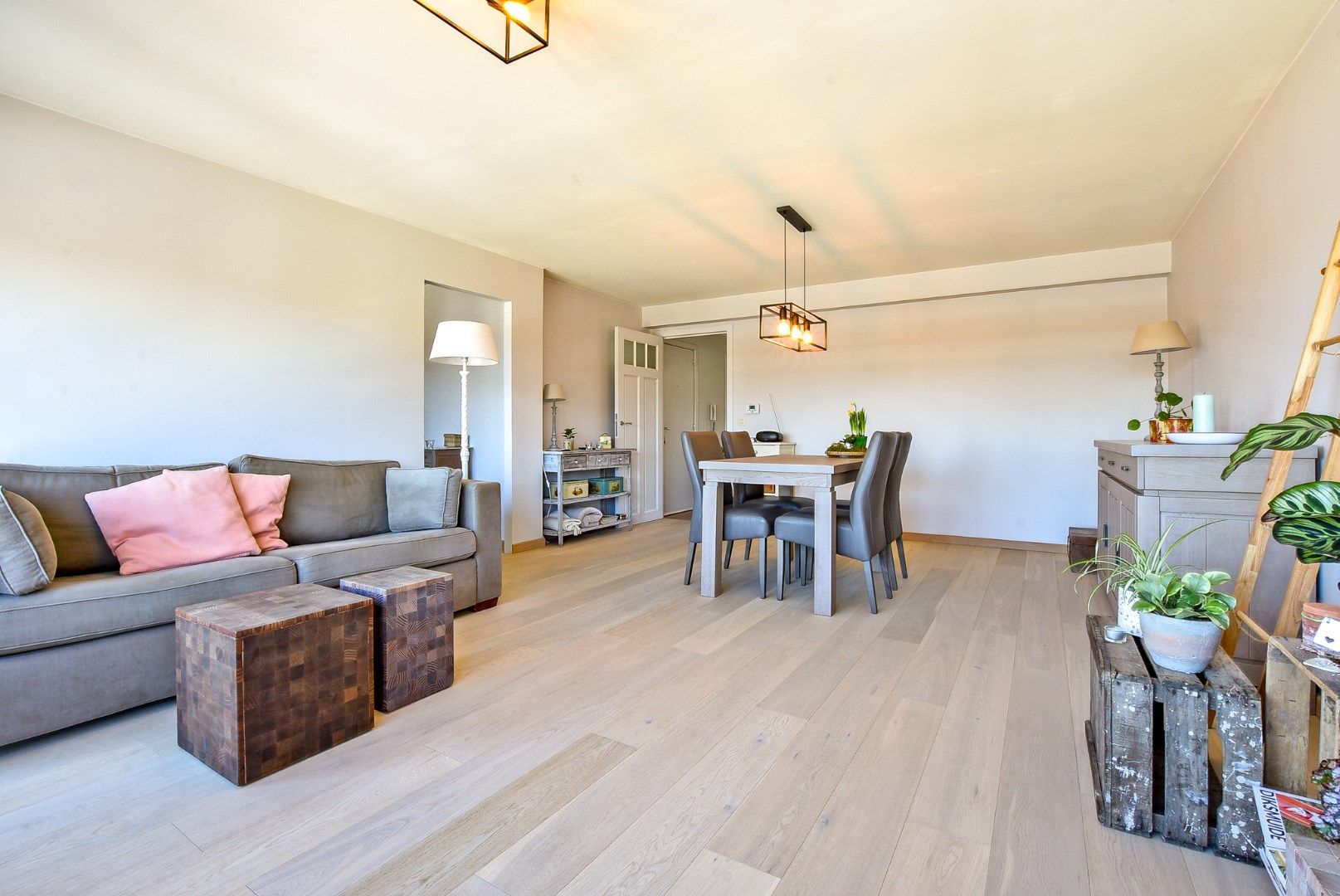 Gezellig instapklaar 2 slaapkamer appartement in hartje Diksmuide! foto 2