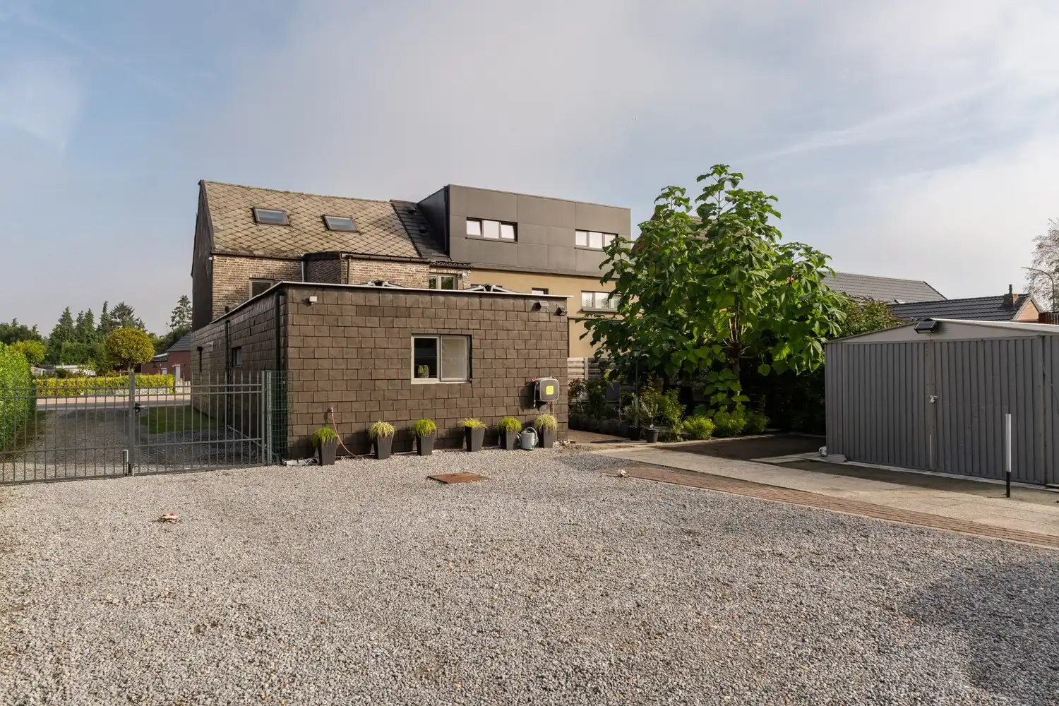 Veelzijdige woning met zorgmogelijkheden, werkruimte en tal van bijgebouwen foto 34