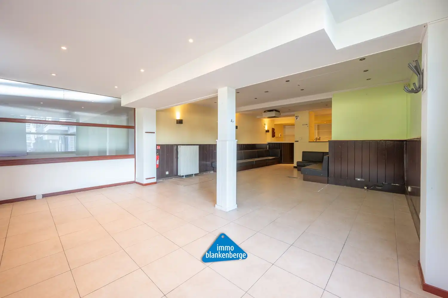 Handelspand op topligging bij de jachthaven – ideaal voor horeca foto 2