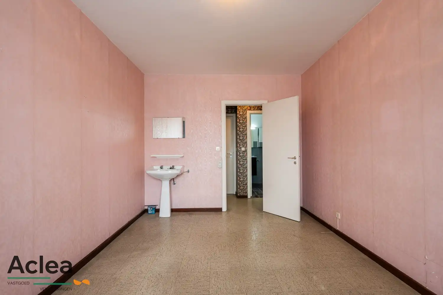 Ruim opgefrist appartement in centrum Eeklo foto 12