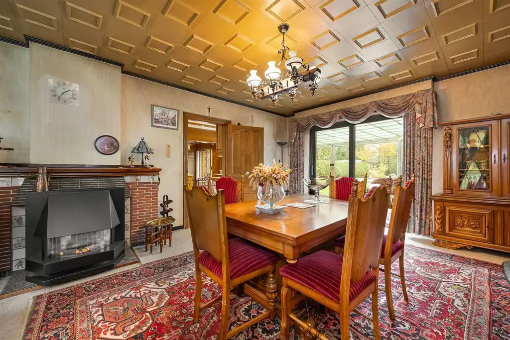 Te renoveren charmante villa met zwembad foto 4