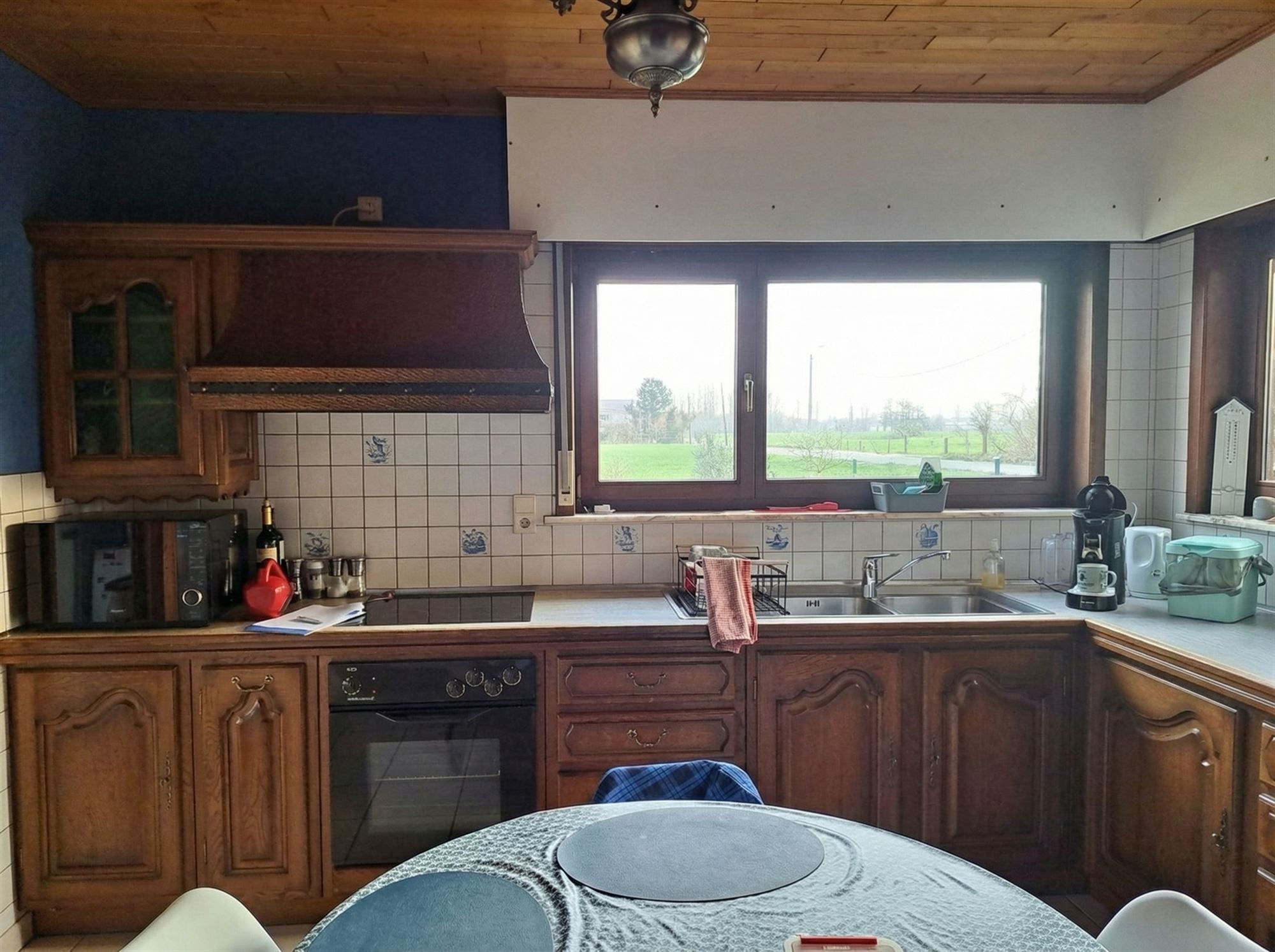 Ruime bungalow met mooie tuin en grote oprit. 3 slaapkamers. foto 5