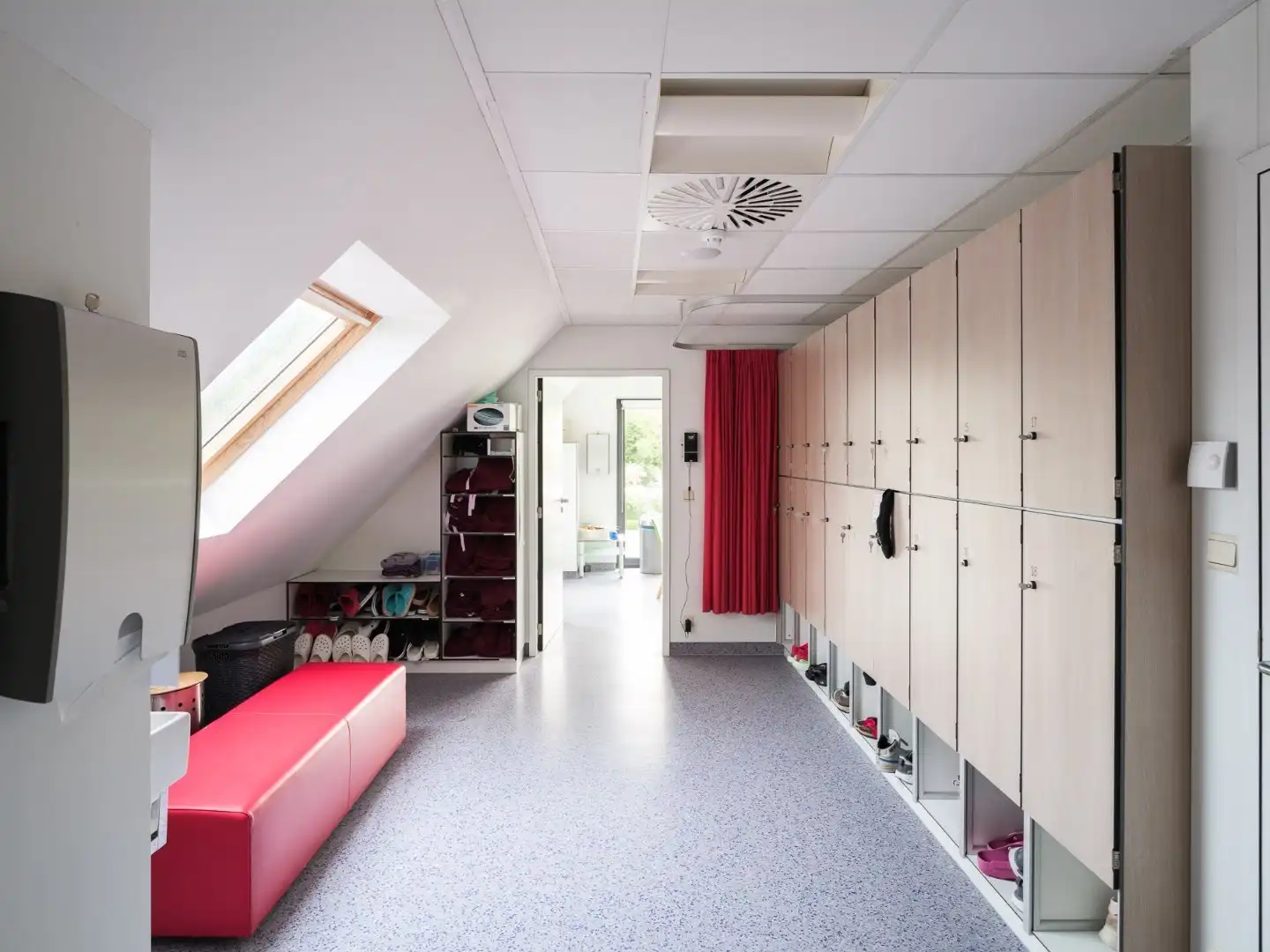 Unieke investeringsopportuniteit in hartje Sint-Martens-Latem – Instapklaar & professioneel uitgeruste privé kliniek foto 11