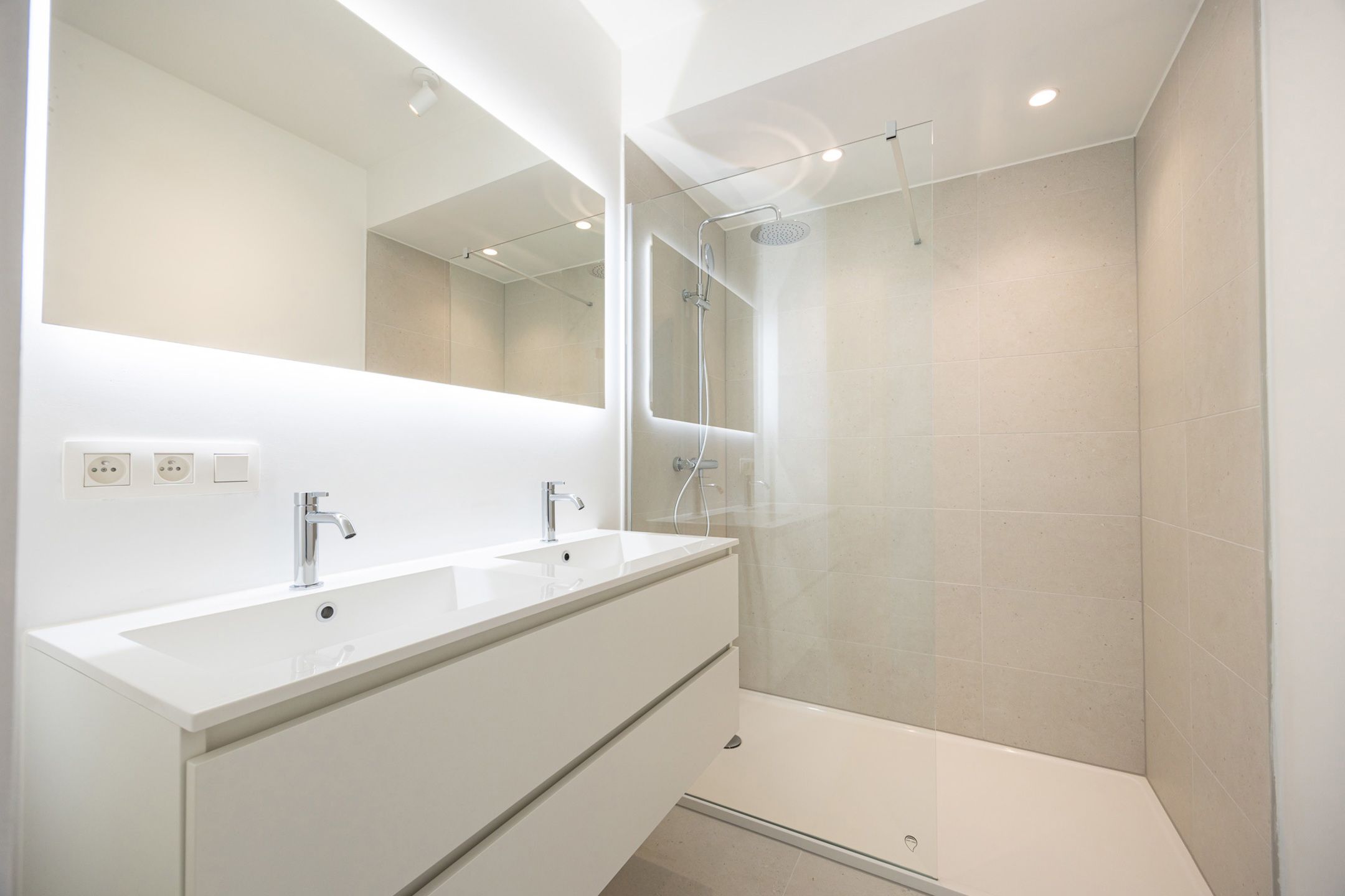 Modern en lichtrijk nieuwbouwappartement met 2 slaapkamers foto 13