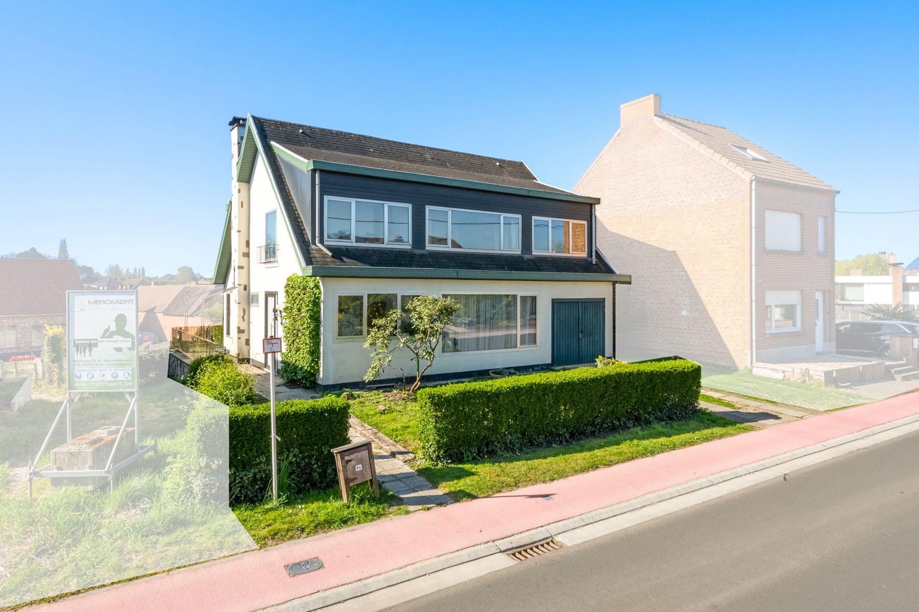 Charmante op te frissen gezinswoning met tuin en 4 SLPK foto 4