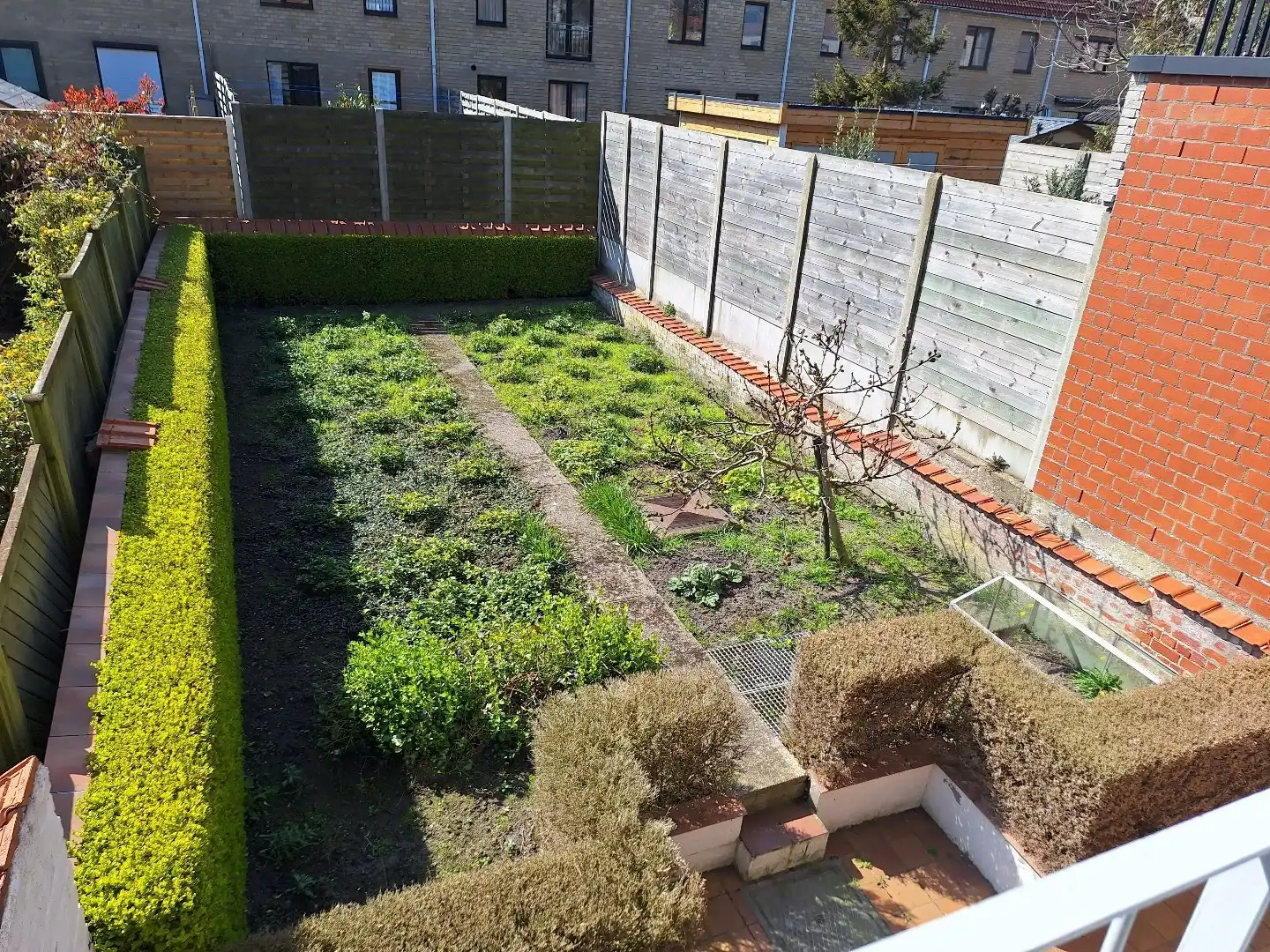 Goed onderhouden gezinswoning met garage en tuin foto 2