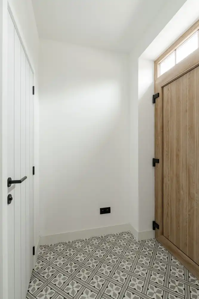 Prachtige villa te koop in Lommel - 4 slaapkamers, 2 badkamers, garage en ruime tuin op 566 m², volledig gerenoveerd in 2025! foto 3