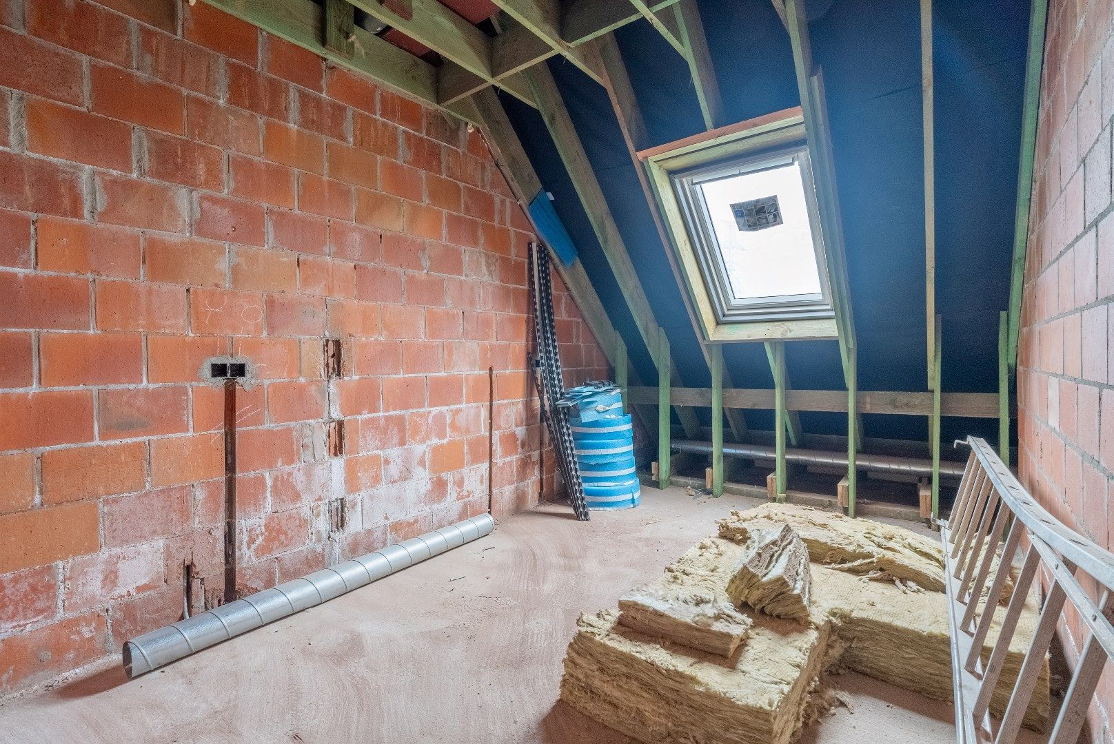 CASCO-GEZINSWONING MET 3 SLAAPKAMERS EN TUIN foto 4