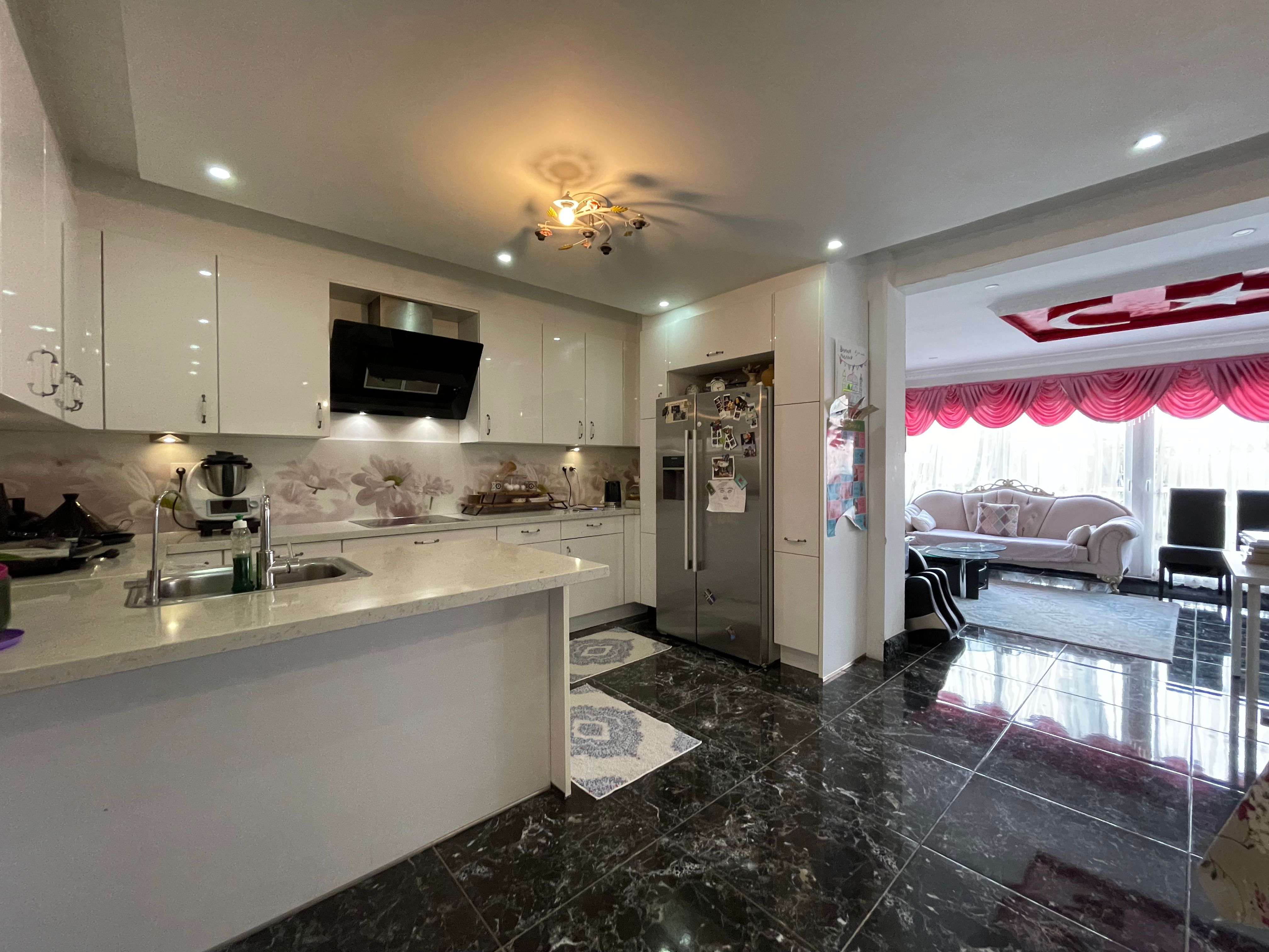 Instapklaar 263m² 2 badk 3 slpk foto 9