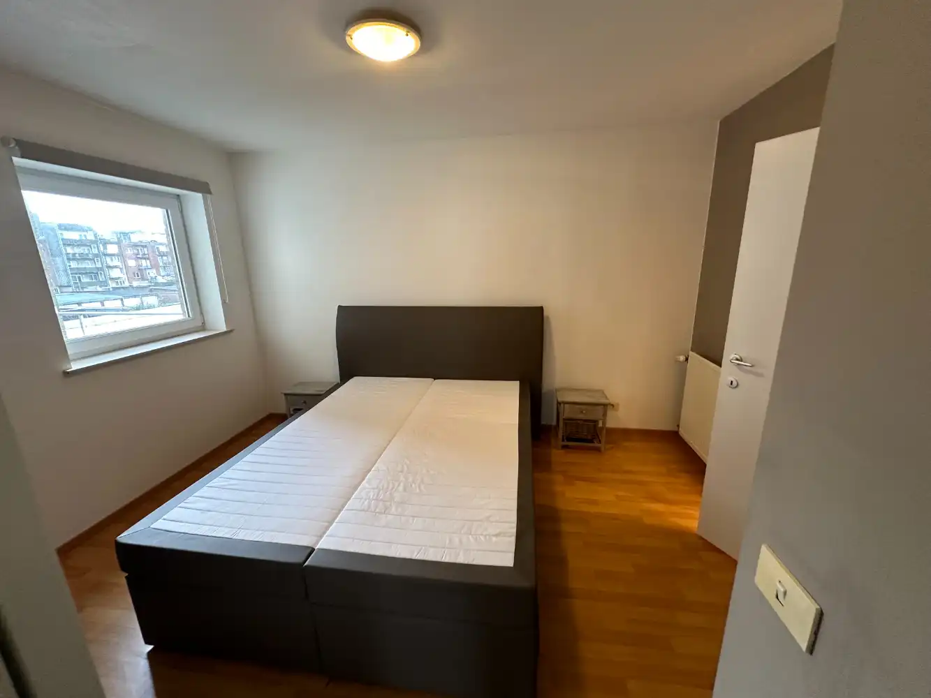 Modern gemeubeld appartement met één slaapkamer en terras in een residentiële wijk. foto 6