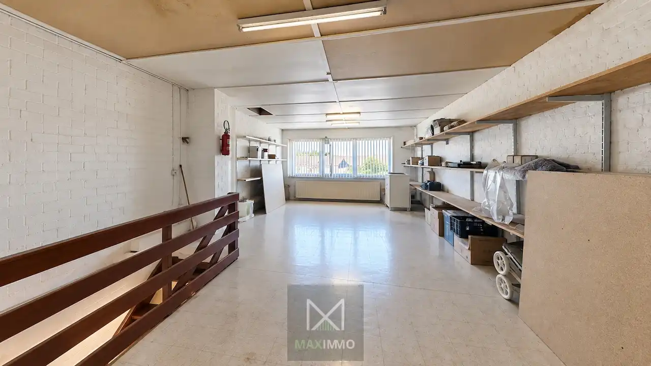 Instapklare gezinswoning met 3 slaapkamers, dubbele garage, ruim atelier en zonnige tuin in Rekkem foto 12