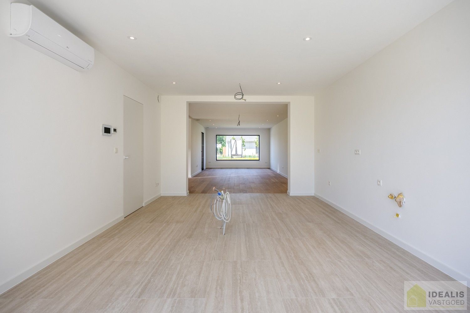 IDEALIS VASTGOED – Schitterend volledig vernieuwde woning (+- 220m²) met een heerlijke open leefruimte, 3 ruime slaapkamers, luxueuze badkamer, ruime wasplaats op een fijn zuid georiënteerd perceel! Dit heerlijke huis bevindt zich op een knap perceel van 8a 69ca in een heerlijk rustige en groene omgeving! - EEN MUST VISIT! - foto 10