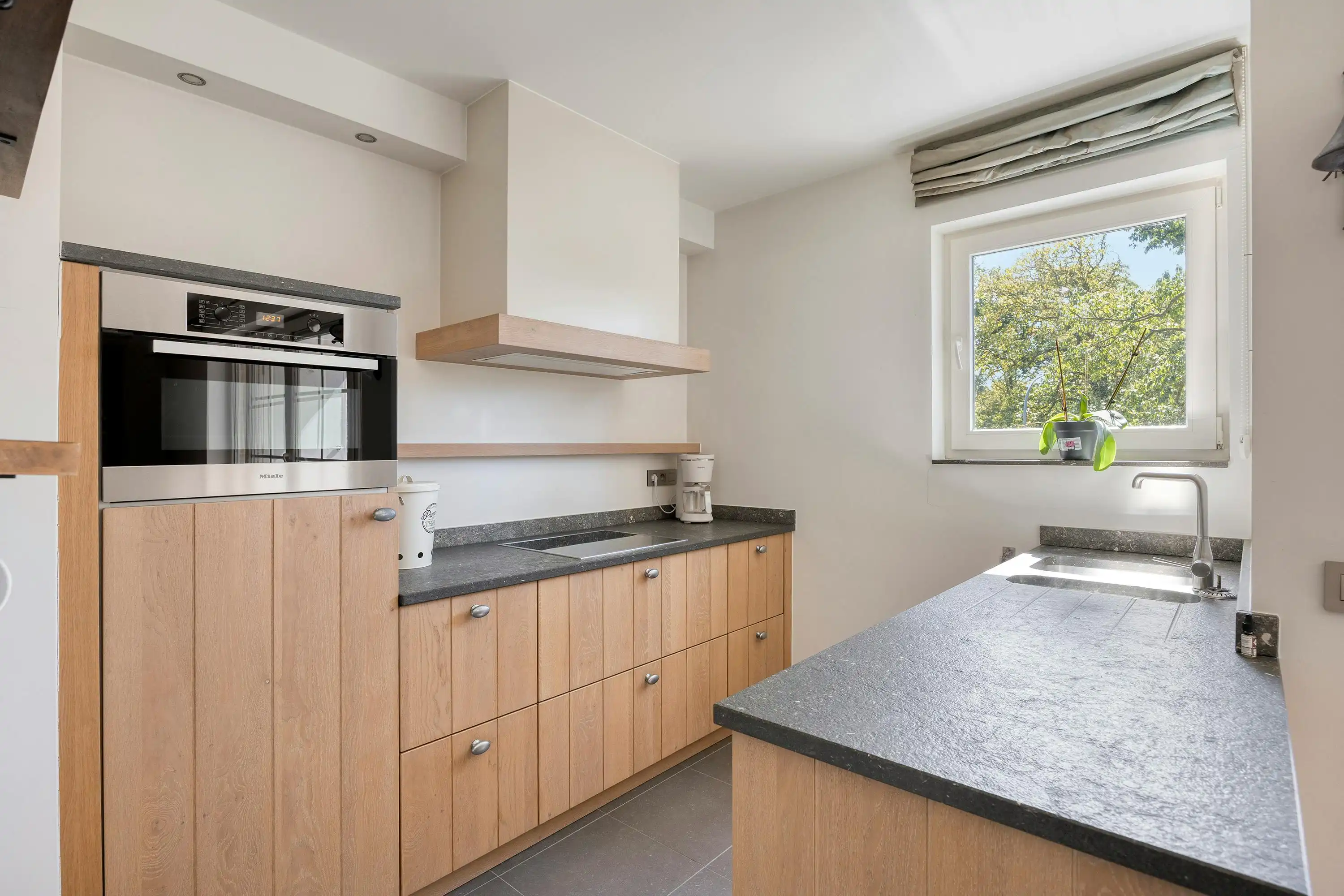 Mooi parkappartement met 2 slaapkamers, garage en 2 kelders foto 8