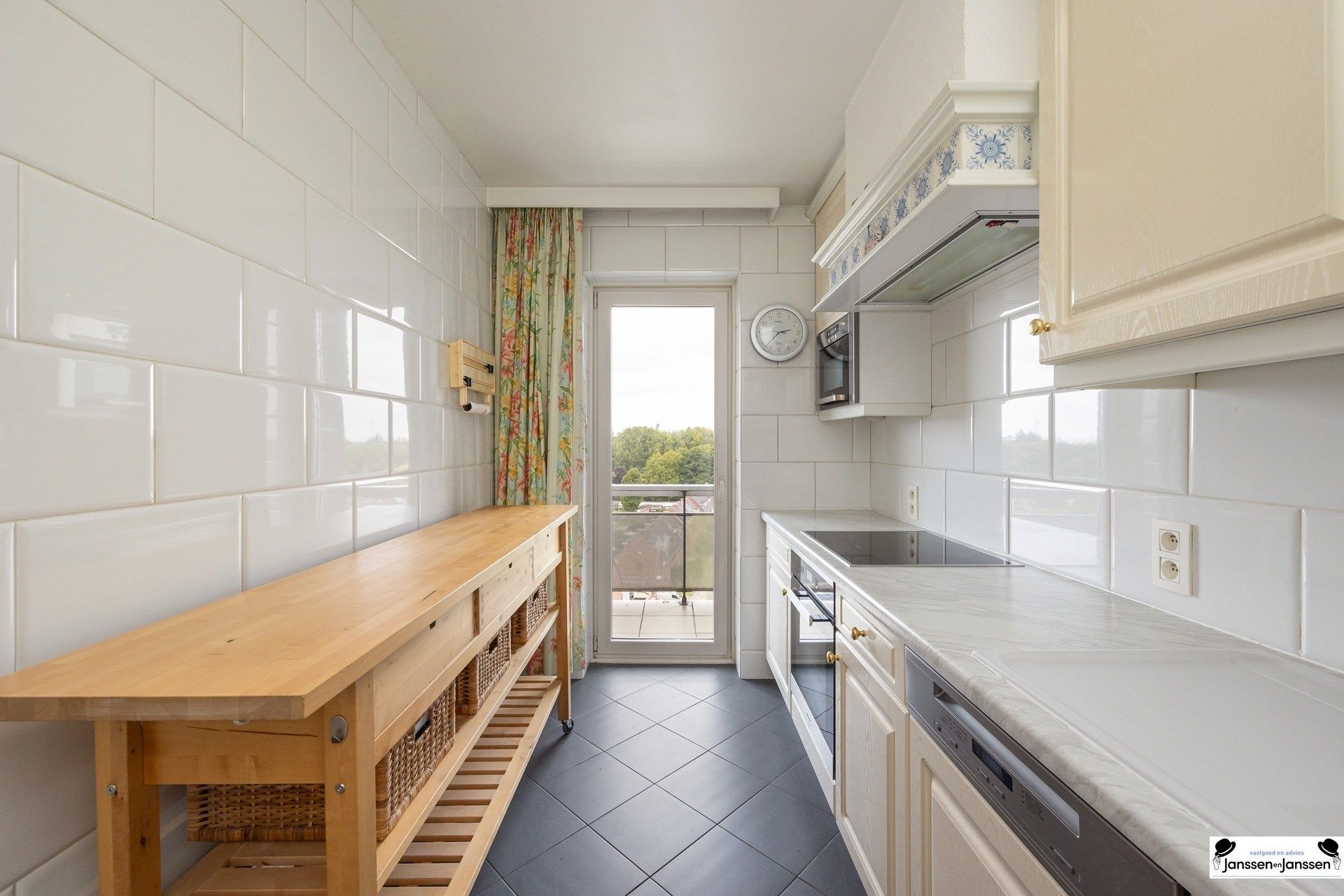 Uniek appartement met prachtig dakterras en panoramisch uitzicht foto 13