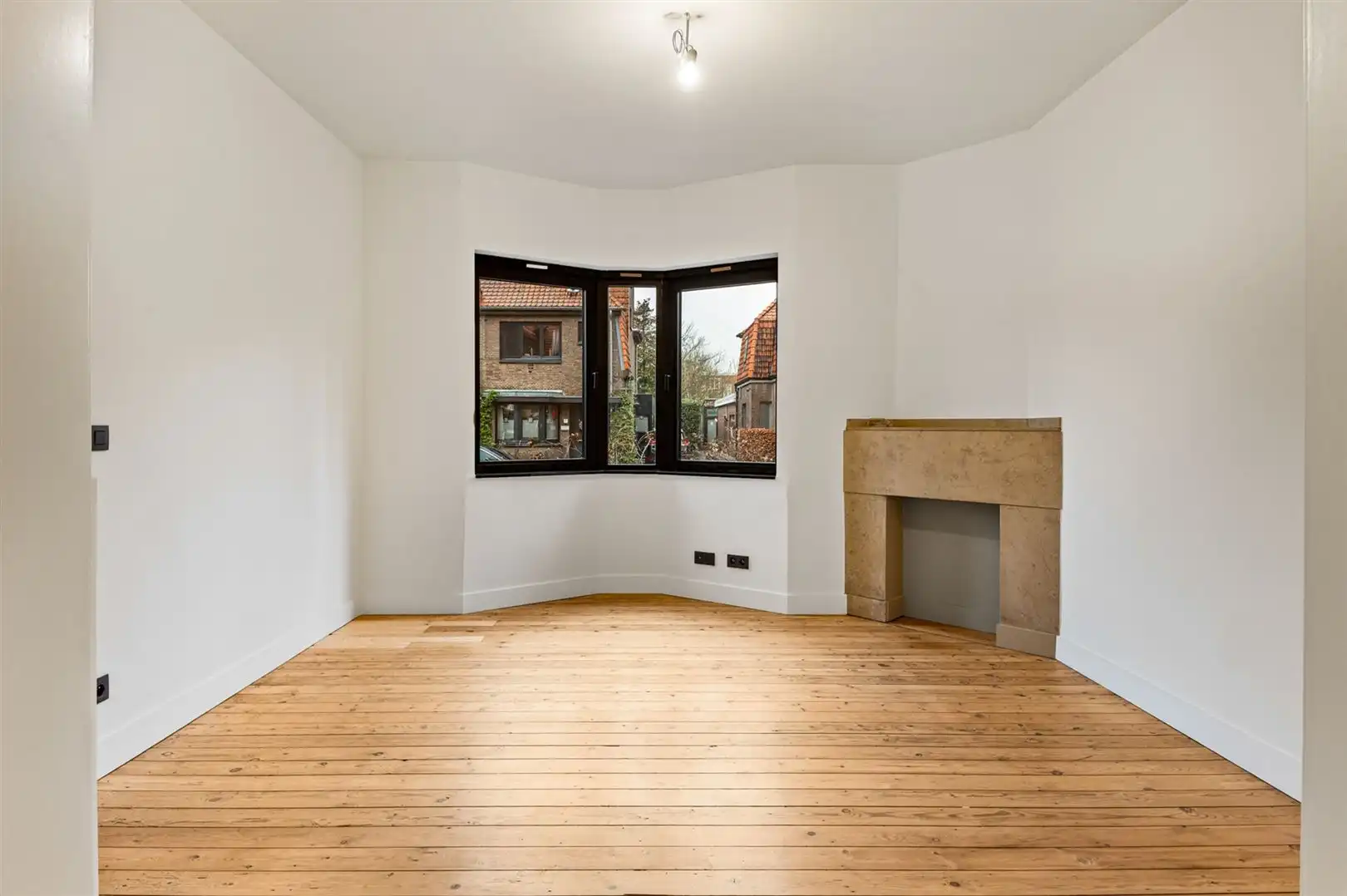 Totaal gerenoveerde woning met 4 à 5 slaapkamers in Ekerse dorpskern. foto 8