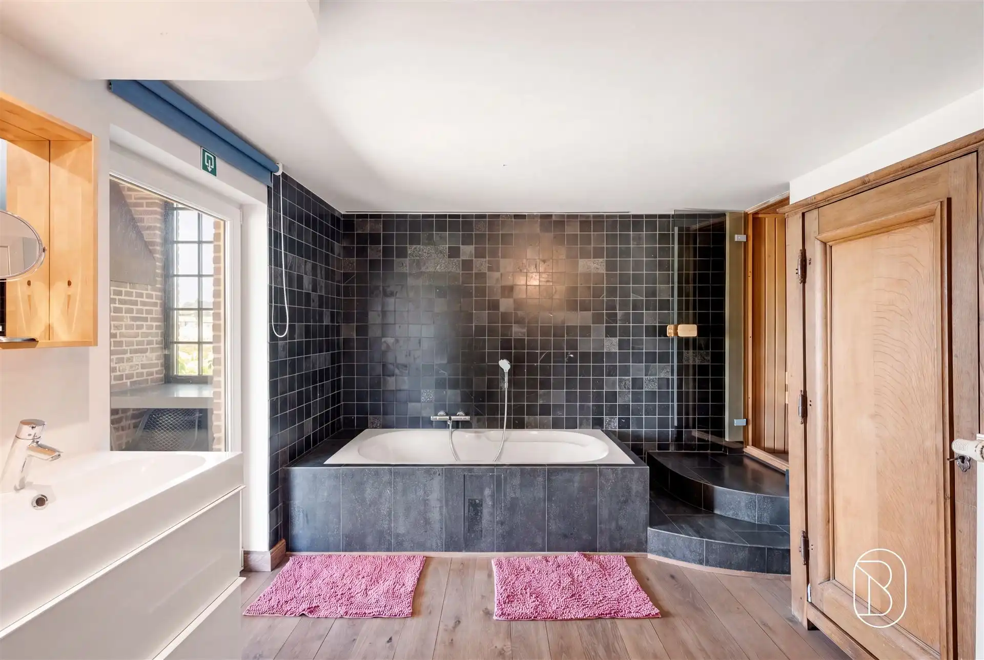 Landhuis + bijgebouw, met zwembad en privacy op 5.329 m². foto 22