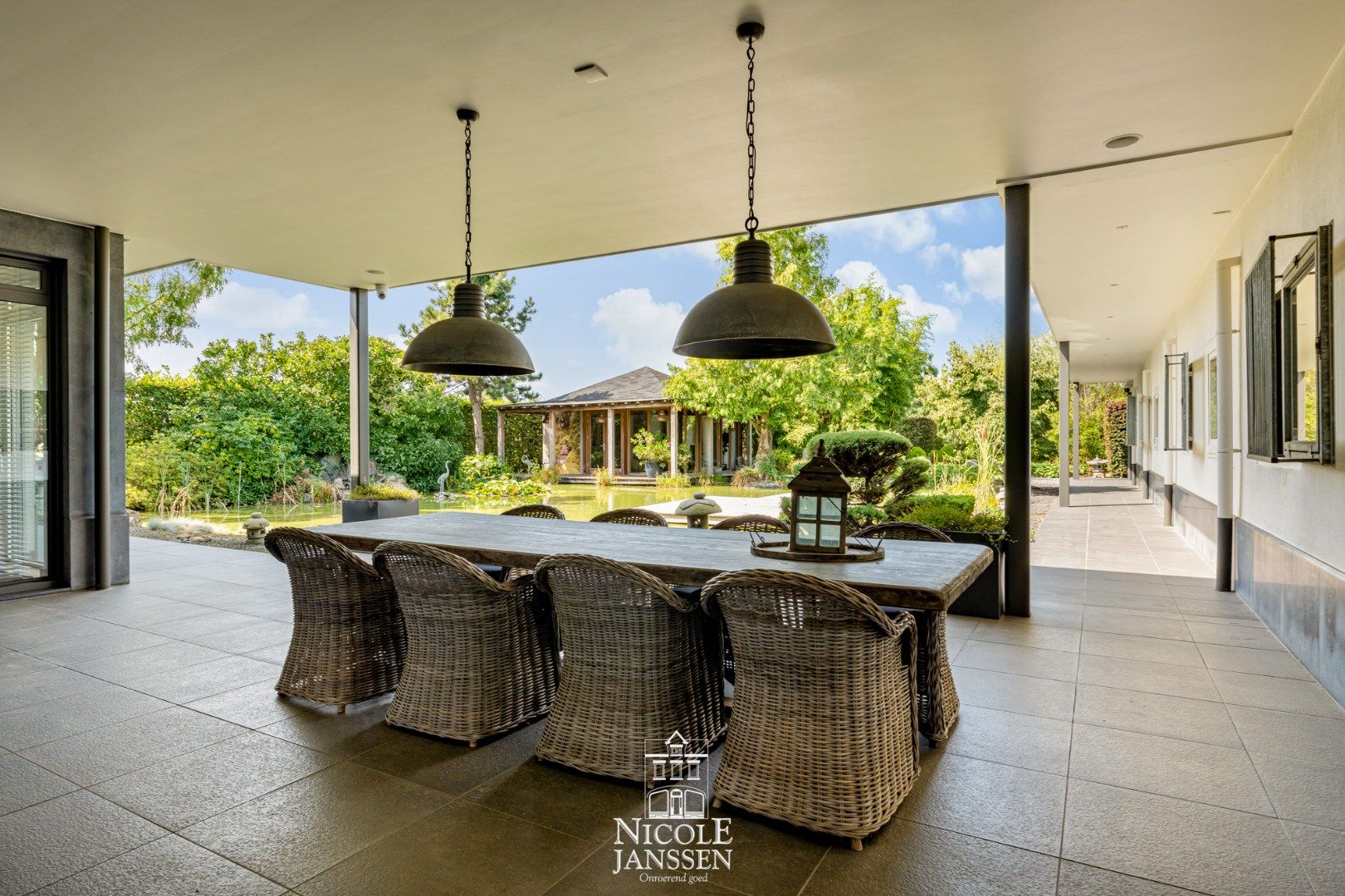 Riante woning met paardenstallen foto 35