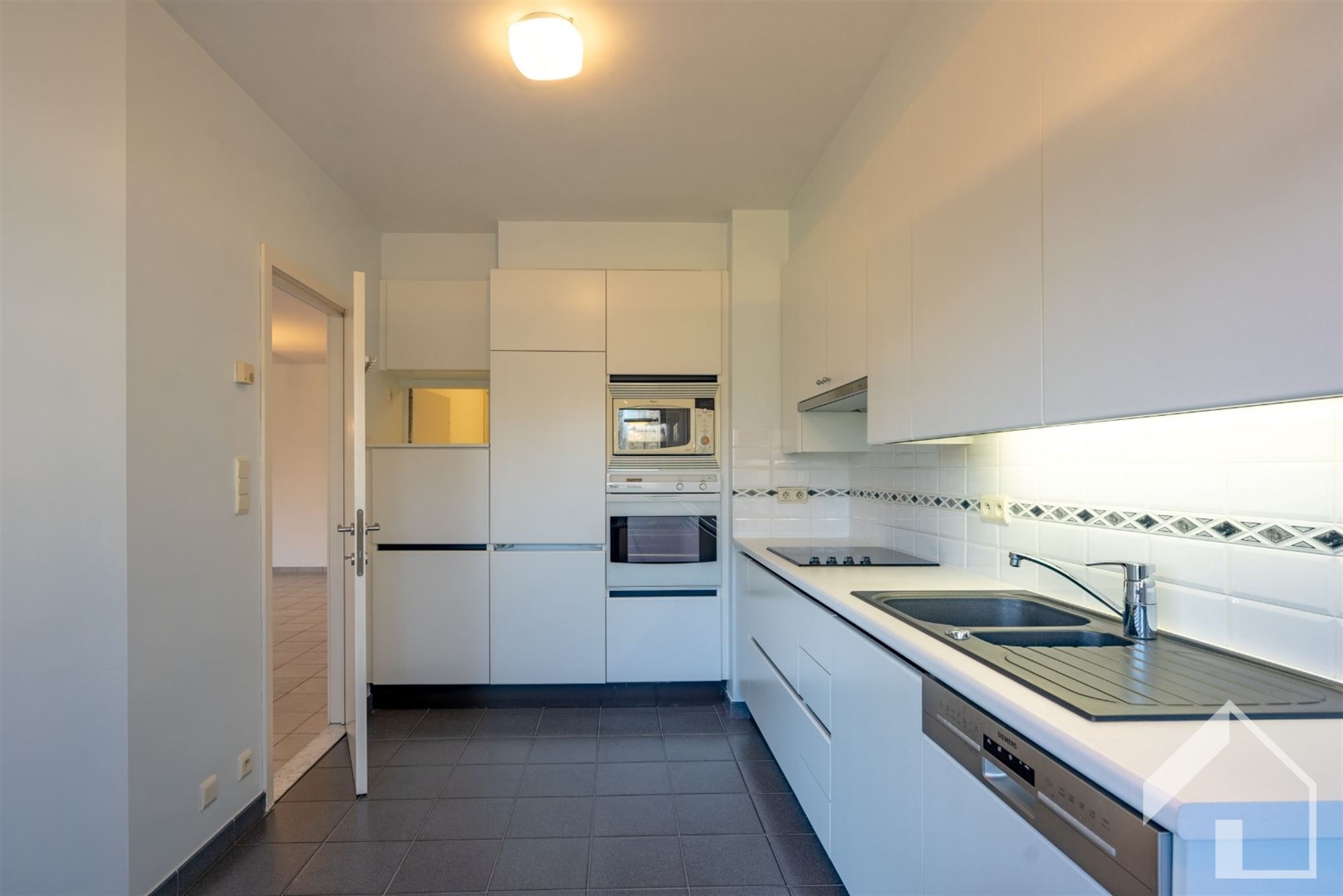 Rustig en ruim 2 slaapkamer appartement , lift en terras foto 2