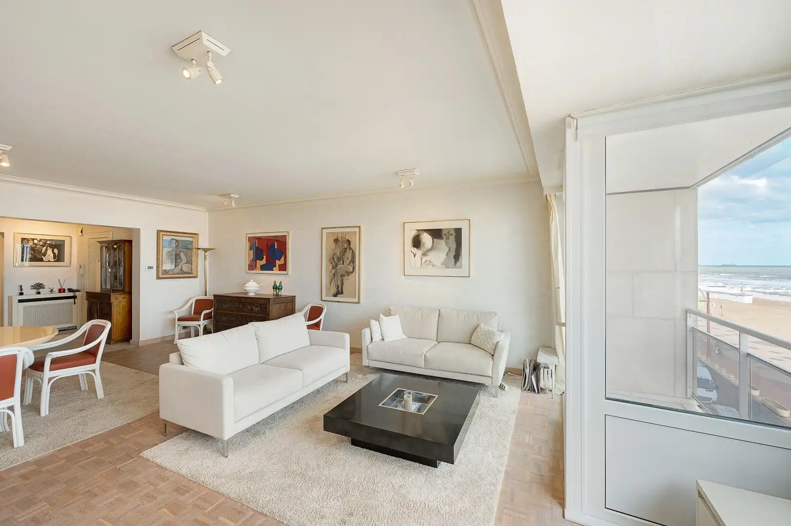 Appartement met frontaal zeezicht en een gevelbreedte van circa 6 meter, gelegen op een absolute toplocatie in het Zoute. foto 8