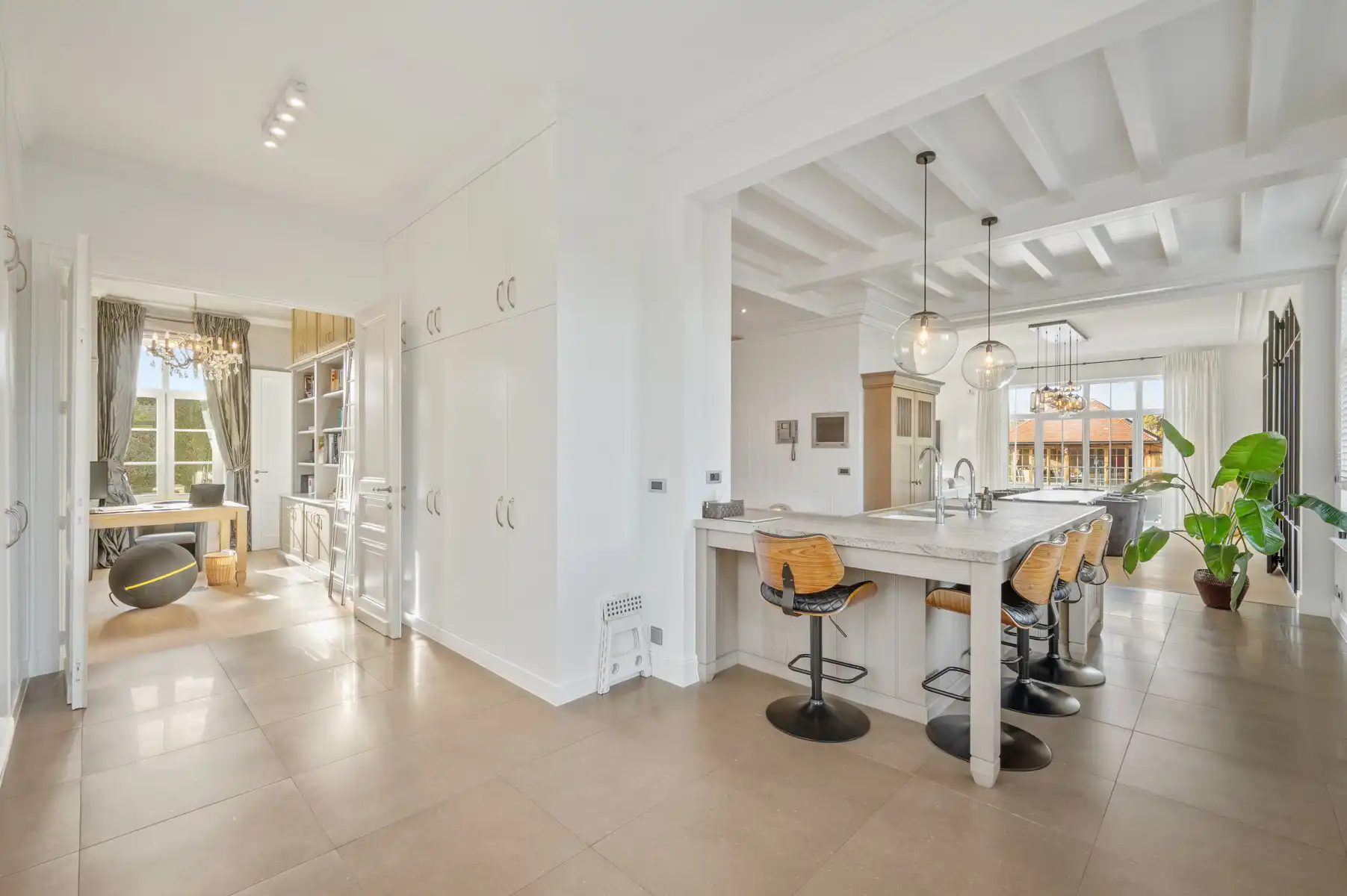 Prachtige villa in tijdloze architectuur te SCHRIEK foto 13