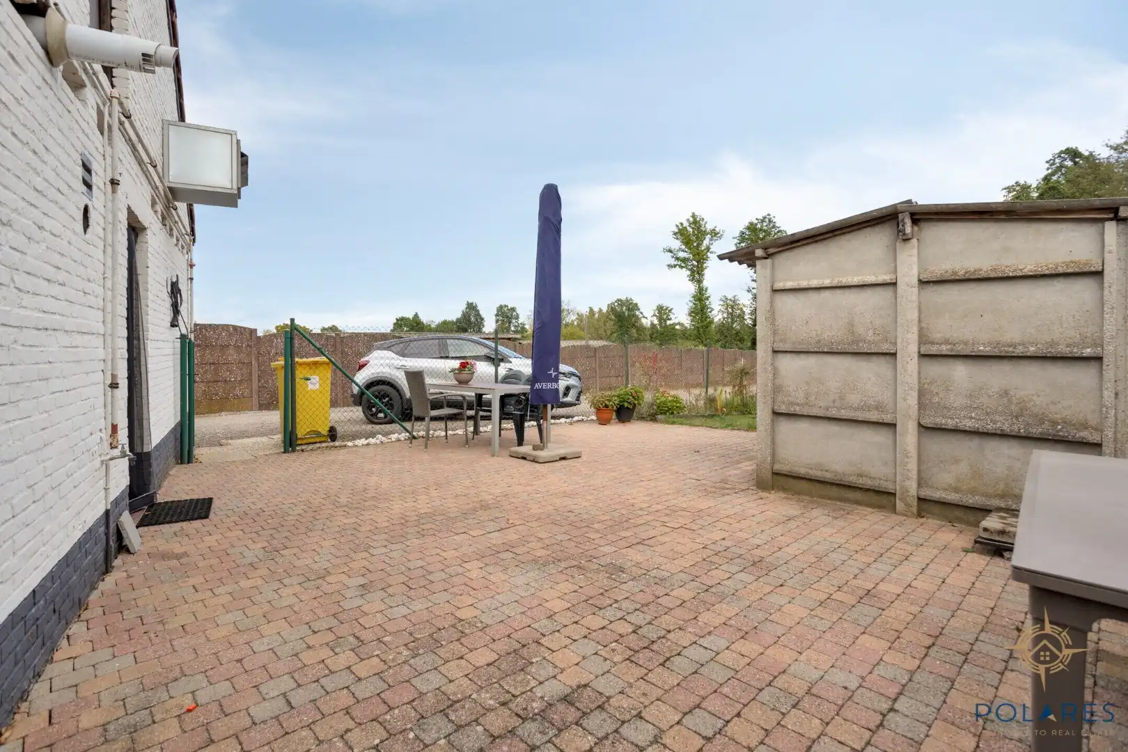 Goed gelegen taverne met woonst en grote parking foto 41