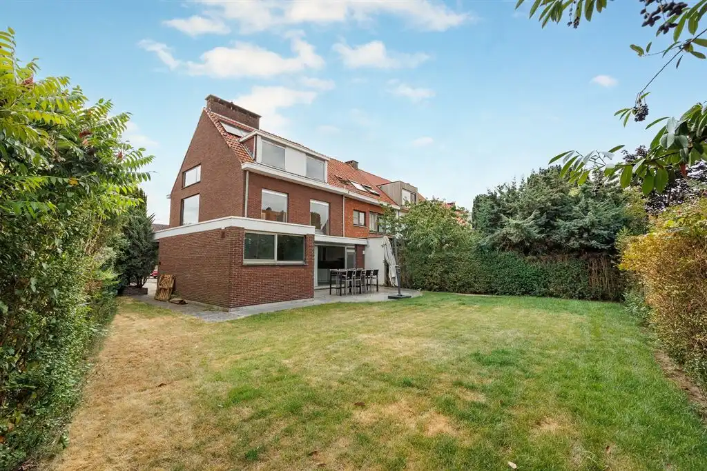 Unieke jaren 80-woning met ruime tuin foto 6
