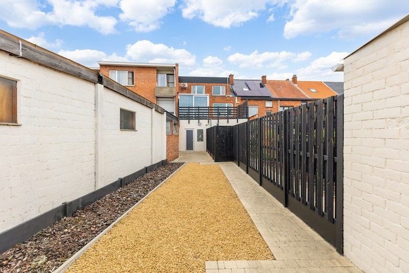 Ruime stadsduplex met terras en privé-koer in het dorpscentrum foto 21
