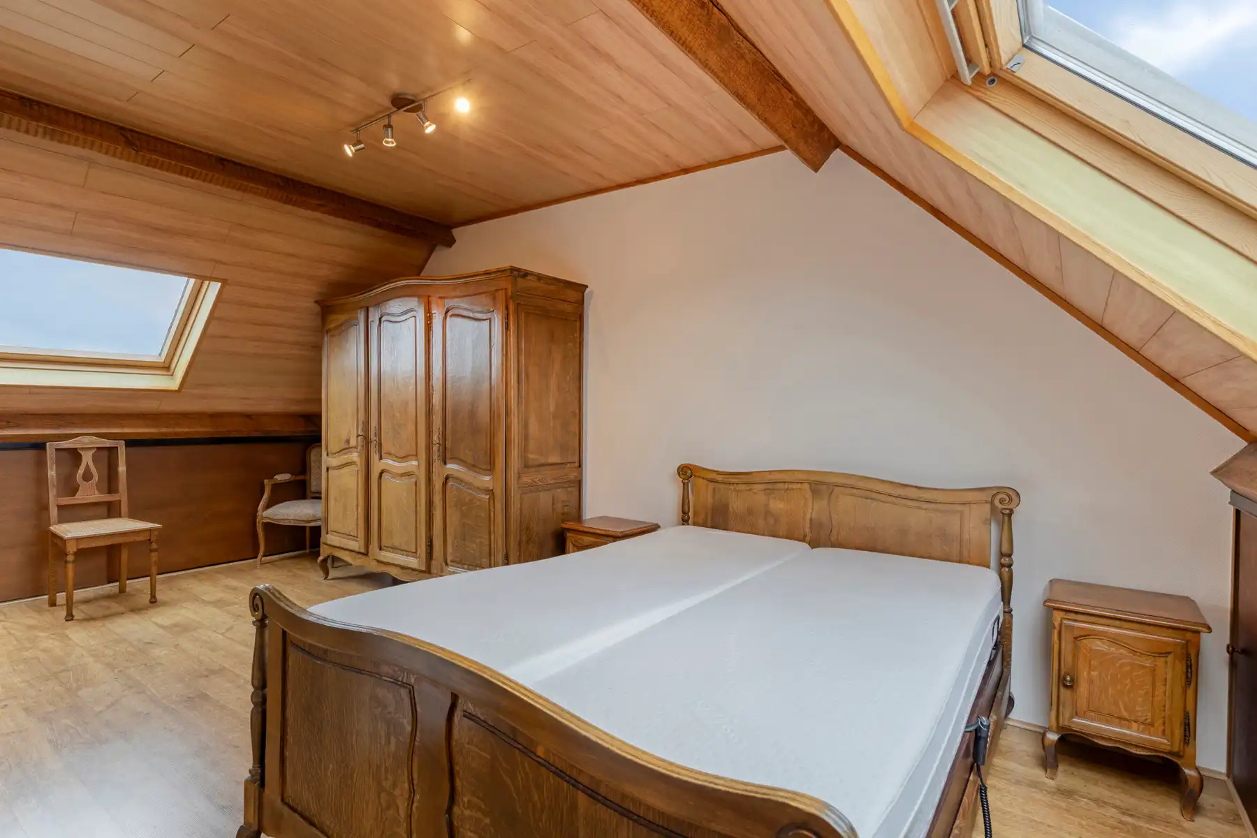 Eengezinswoning met 4 slaapkamers, 2 badkamers en tuin foto 19