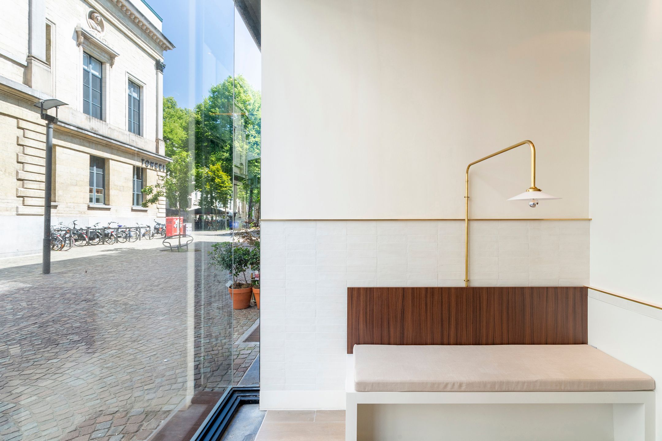 commerciële ruimte op absolute toplocatie aan Bourla foto 3