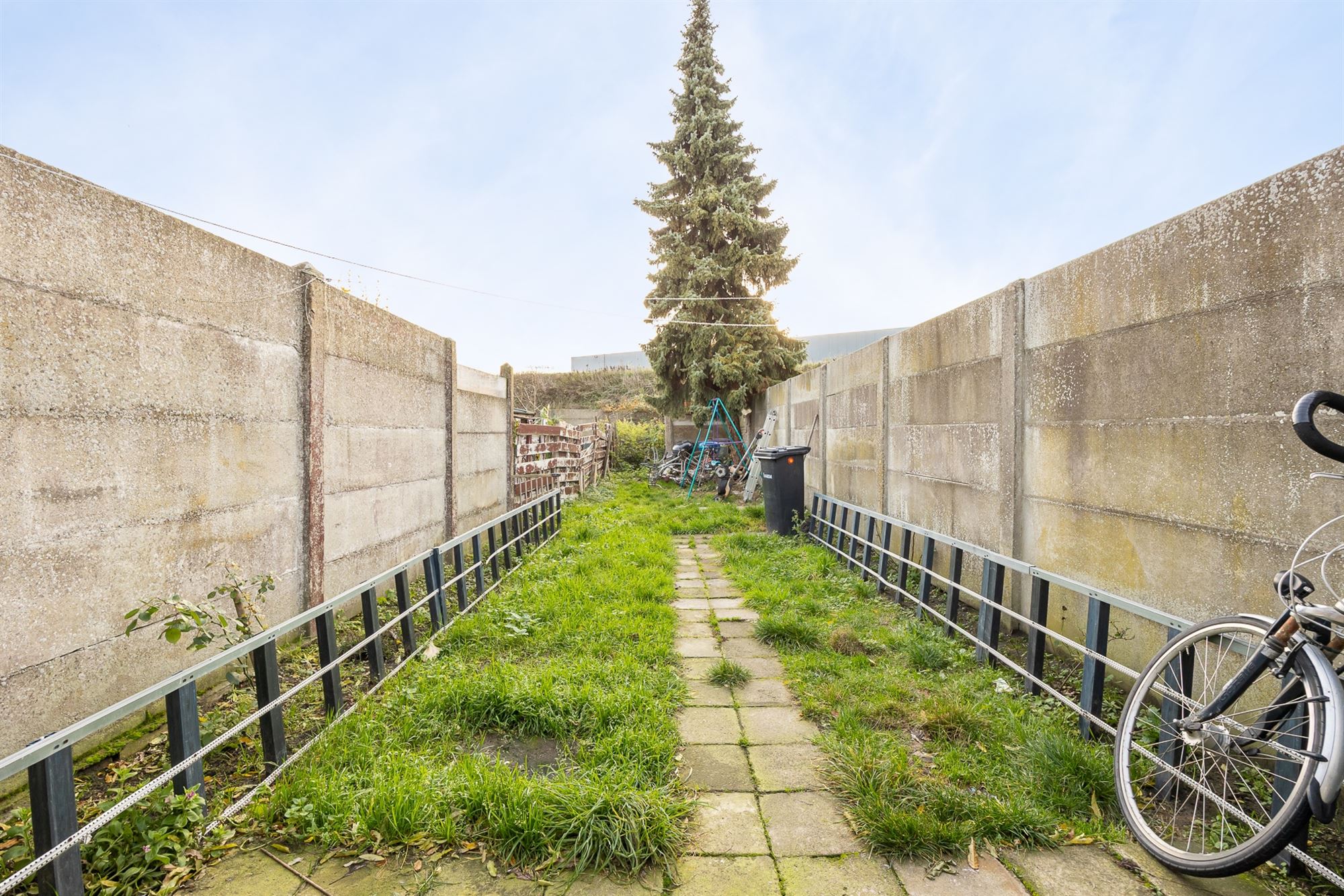 Te renoveren arbeiderswoning met 3 slpk. en tuin foto 5