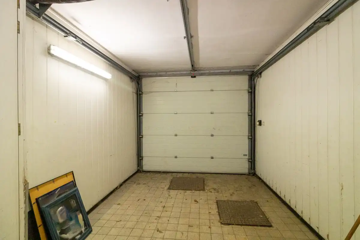 Ruime handelspand van 209m² met garage in hartje van Paal  foto 18