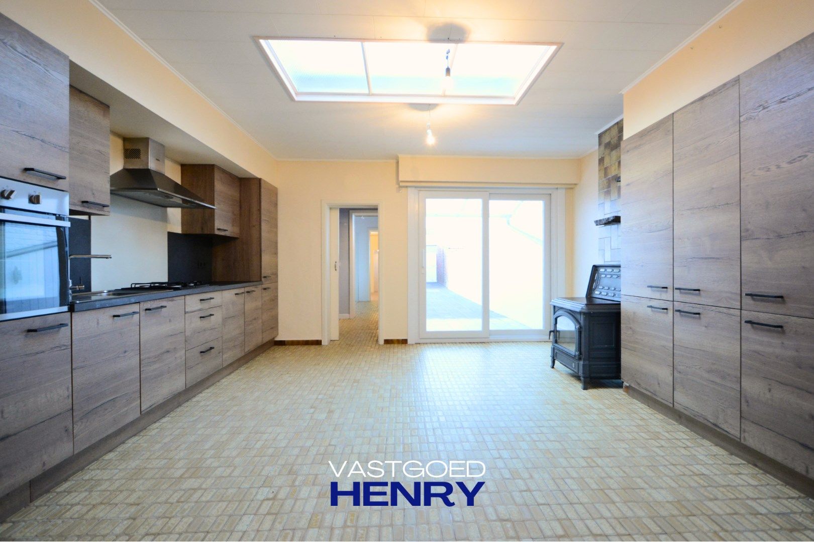 Gerenoveerde woning in hartje Adinkerke met garage! foto 3