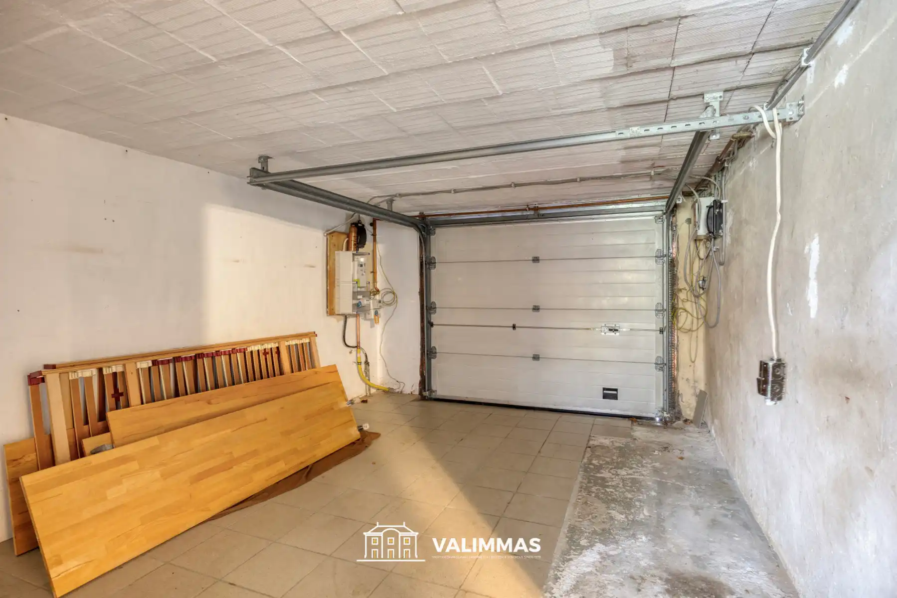 Welgelegen en verzorgde driegevelwoning met garage en tuin foto 15