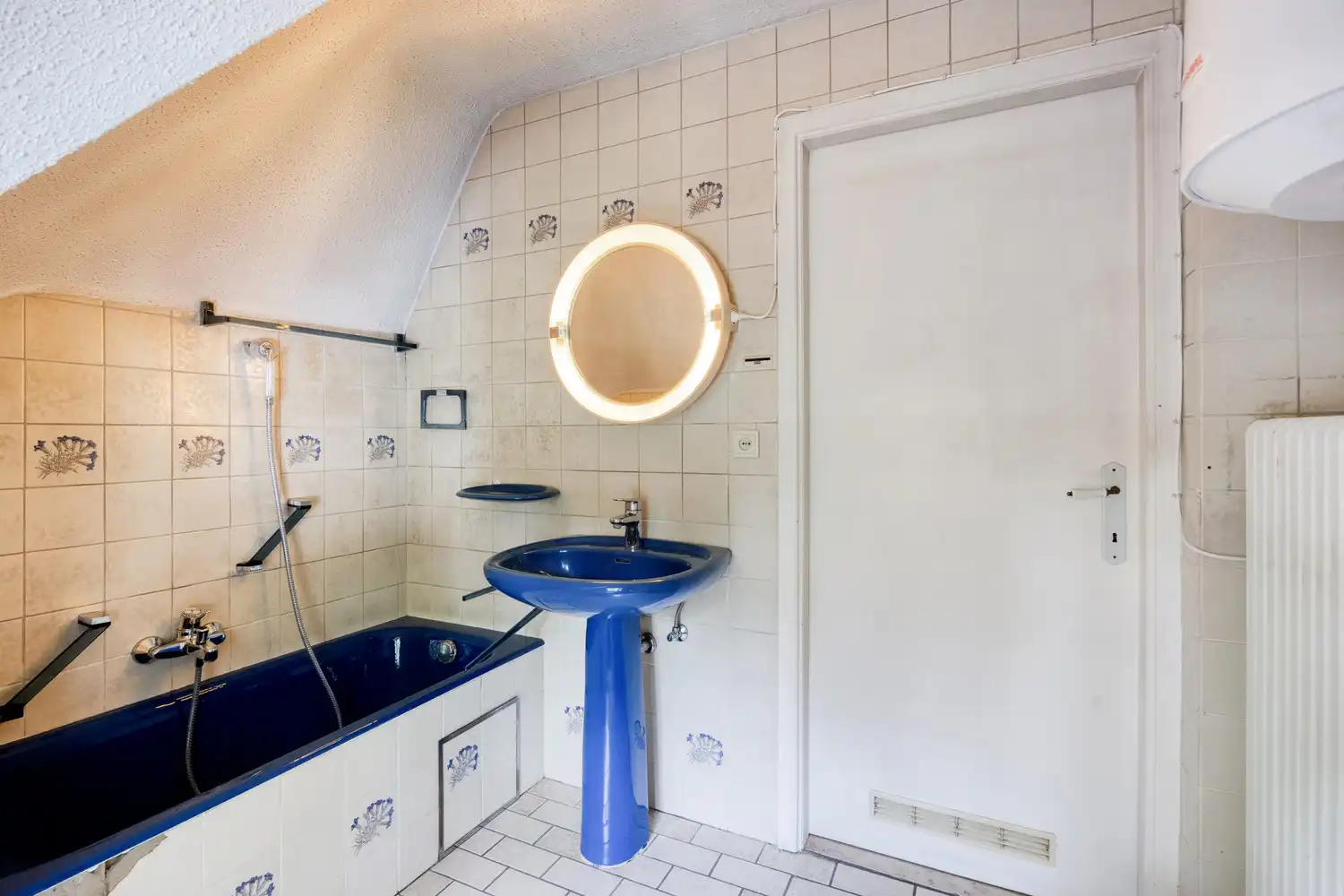 Charmante te renoveren cottagewoning met 3 slaapkamers en garage op 678m2! foto 24