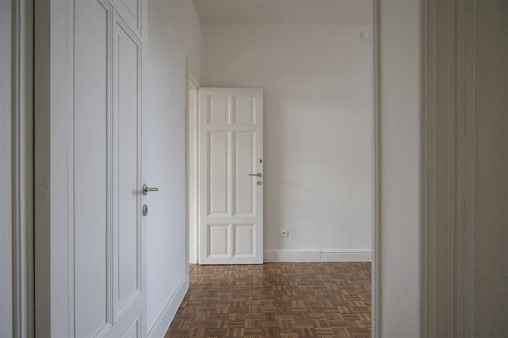 volledig gerenoveerde woning met authentieke elementen foto 24